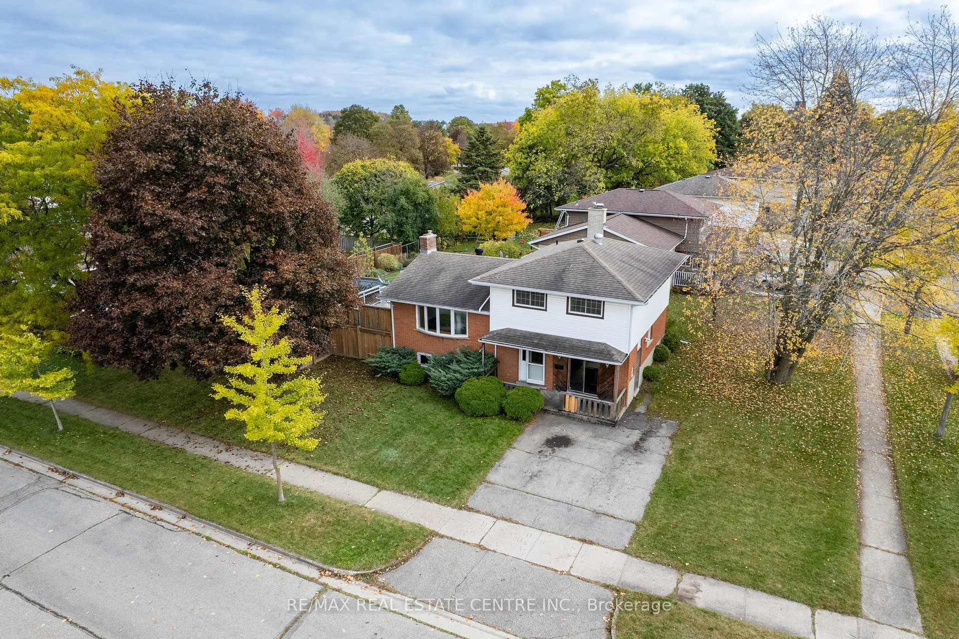 Photo 4 of 18 Kingston Crescent, Kitchener — HOMEH