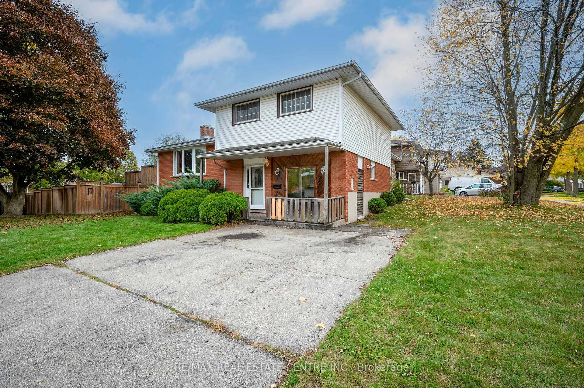 Photo 5 of 18 Kingston Crescent, Kitchener — HOMEH