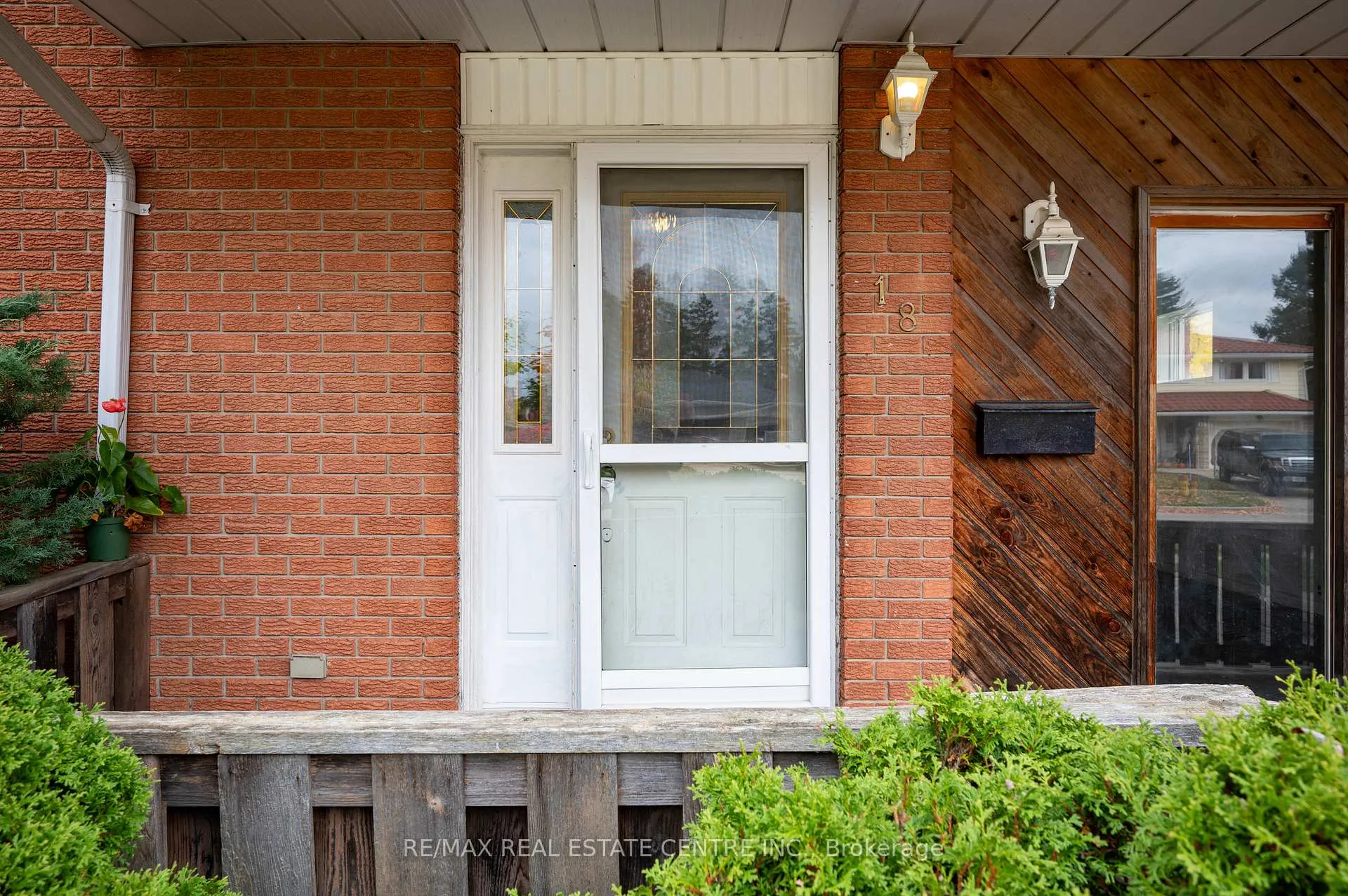 Photo 6 of 18 Kingston Crescent, Kitchener — HOMEH