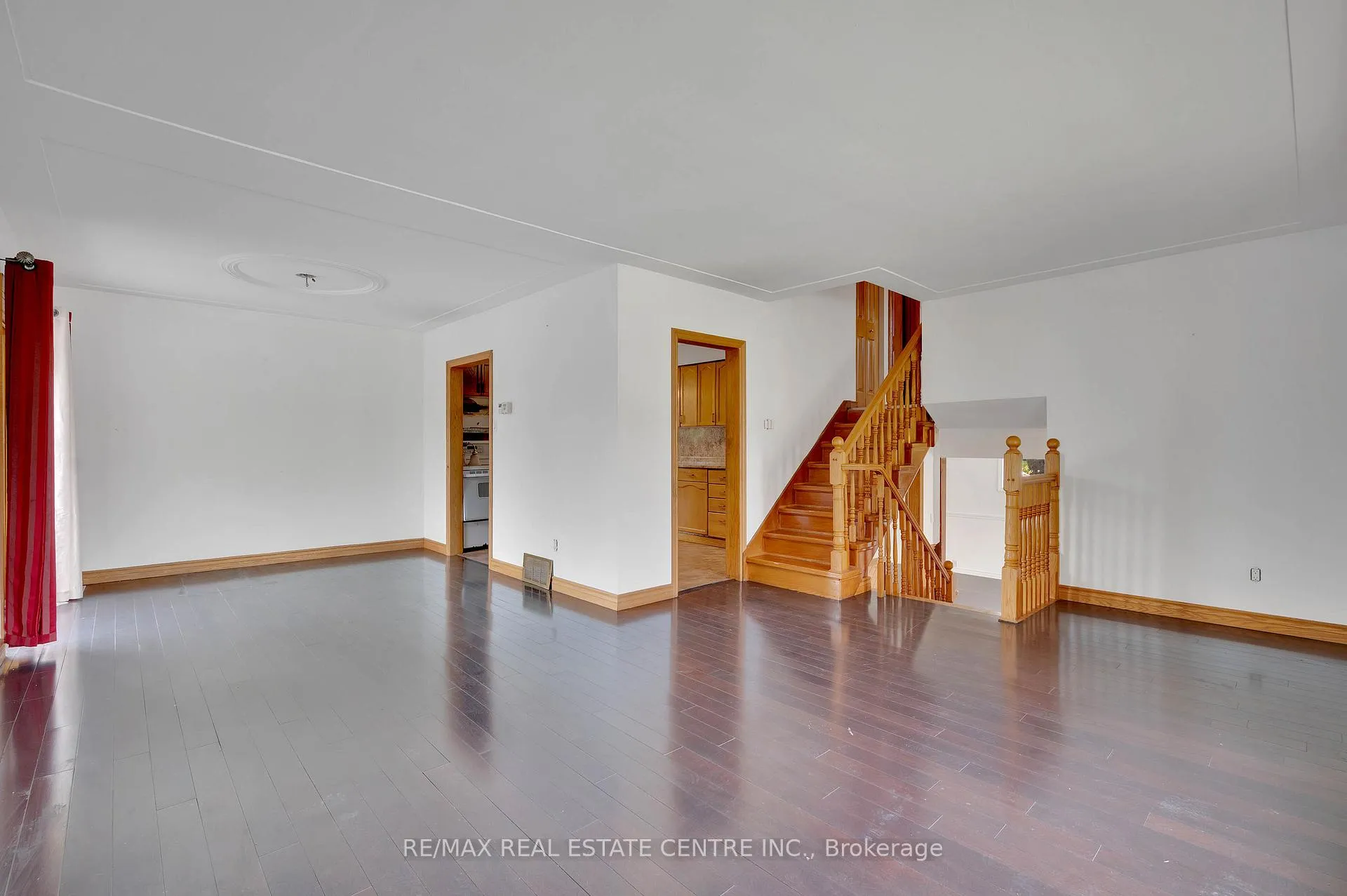 Photo 13 of 18 Kingston Crescent, Kitchener — HOMEH
