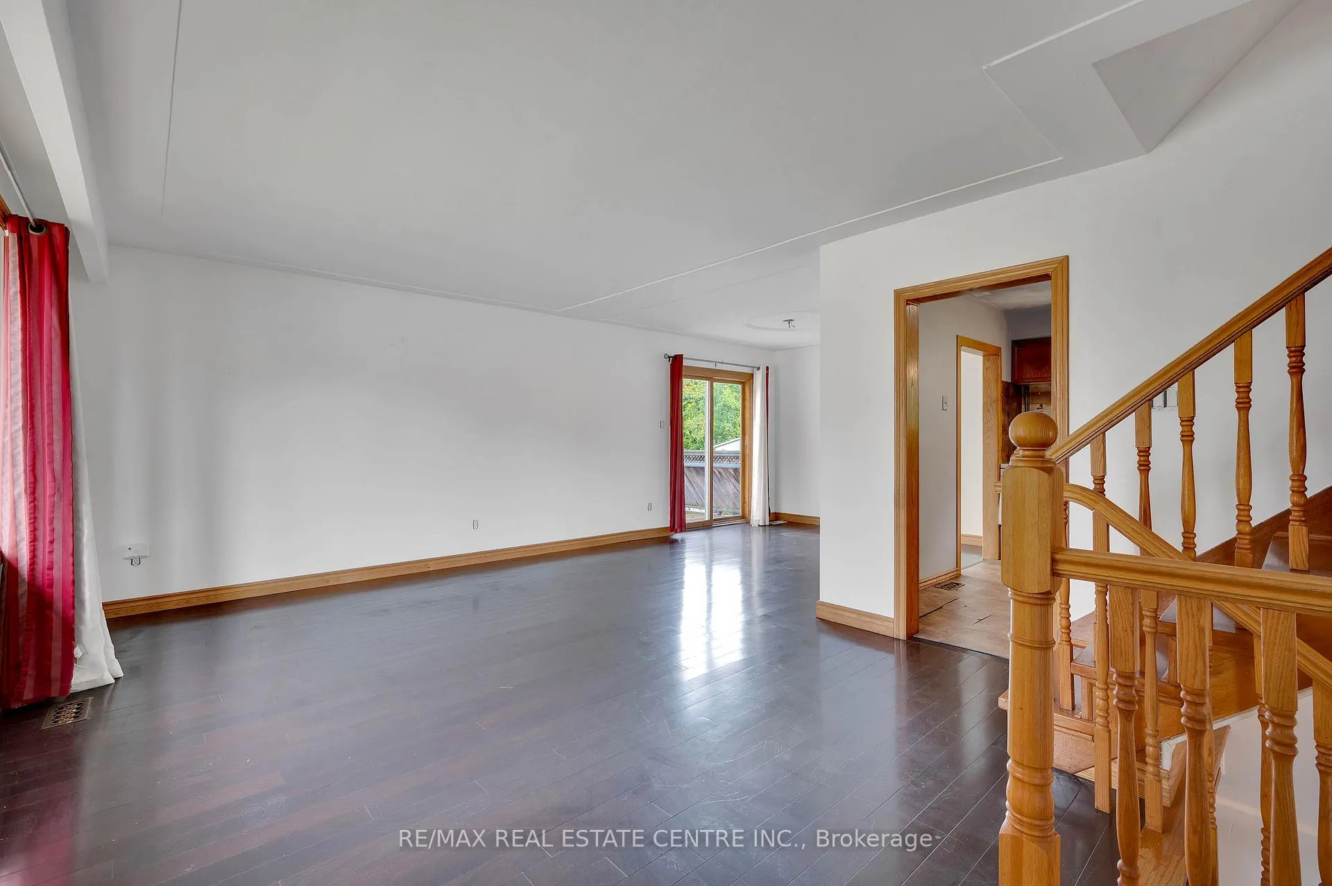Photo 14 of 18 Kingston Crescent, Kitchener — HOMEH