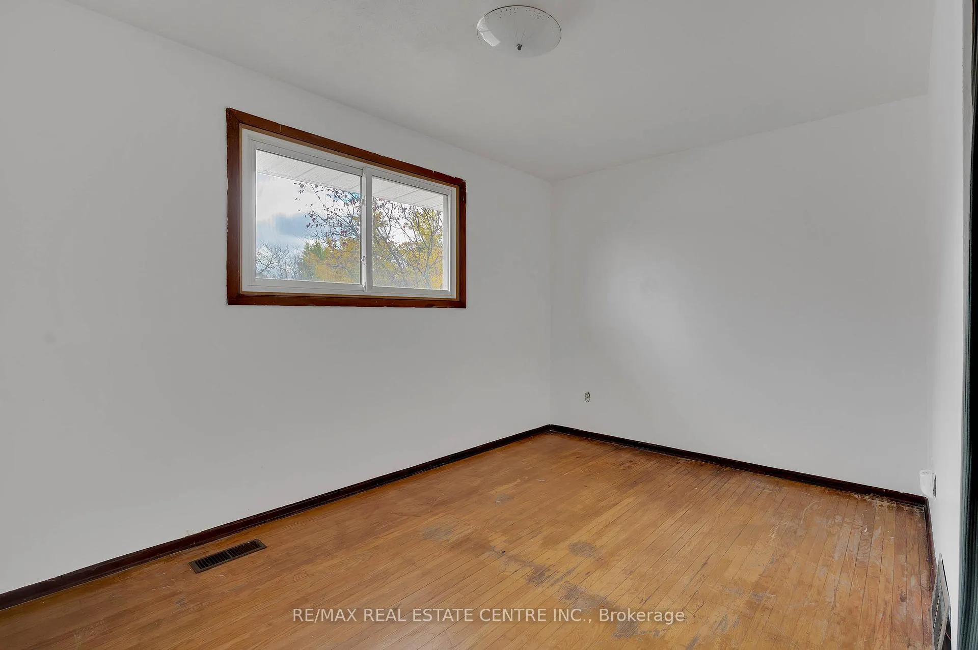Photo 18 of 18 Kingston Crescent, Kitchener — HOMEH