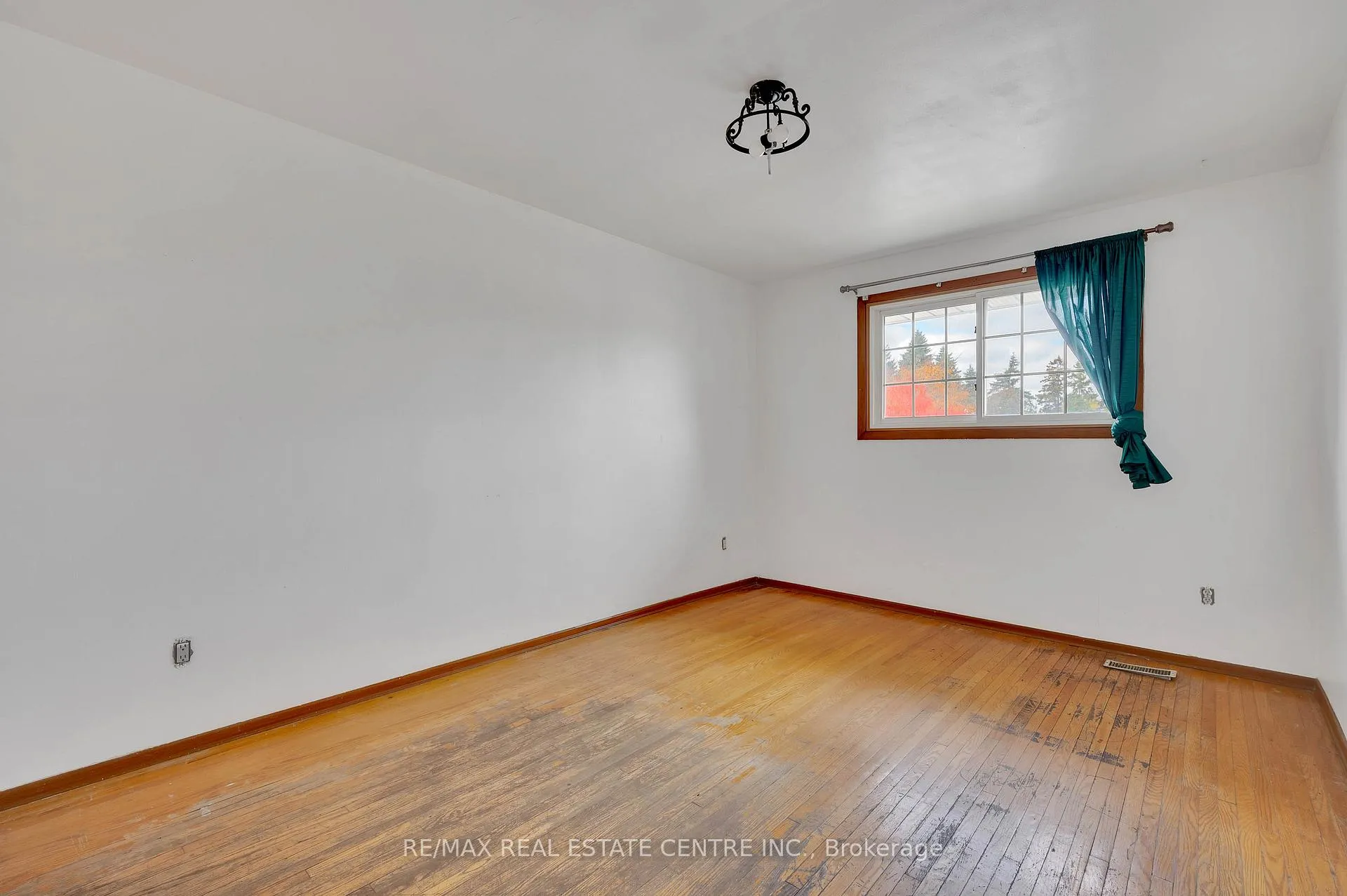 Photo 20 of 18 Kingston Crescent, Kitchener — HOMEH
