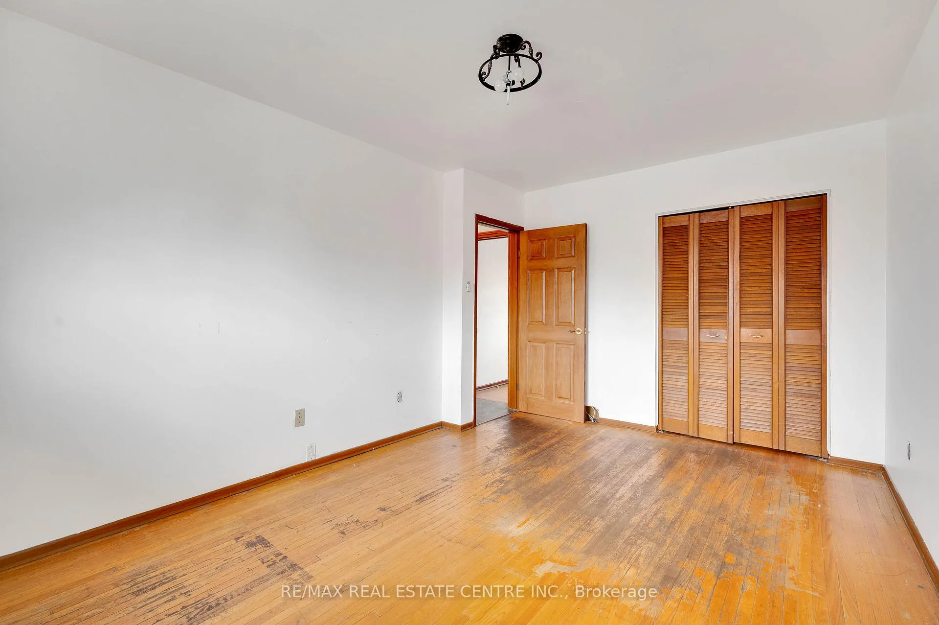 Photo 21 of 18 Kingston Crescent, Kitchener — HOMEH