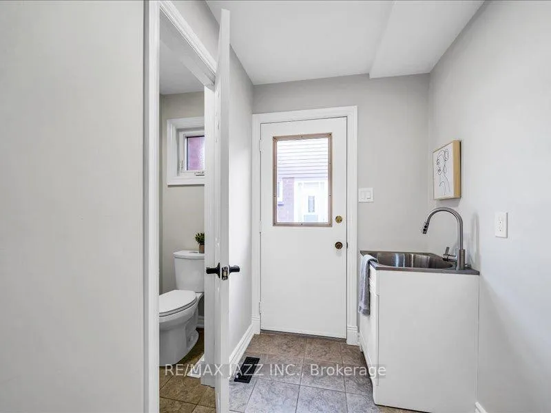 Photo 18 of 77 Robinson Crescent, Whitby, Pringle Creek — HOMEH