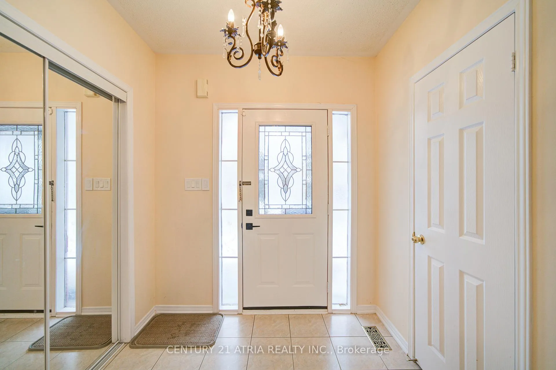 Photo 3 of 73 Starr Crescent, Aurora, Bayview Northeast — HOMEH