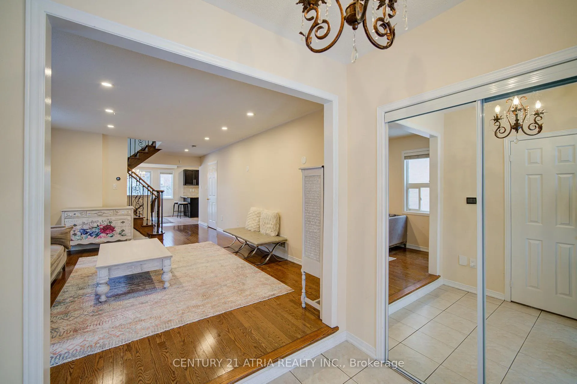 Photo 4 of 73 Starr Crescent, Aurora, Bayview Northeast — HOMEH