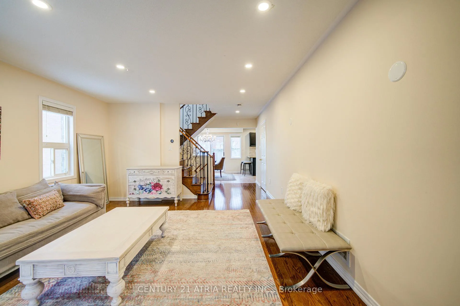 Photo 5 of 73 Starr Crescent, Aurora, Bayview Northeast — HOMEH