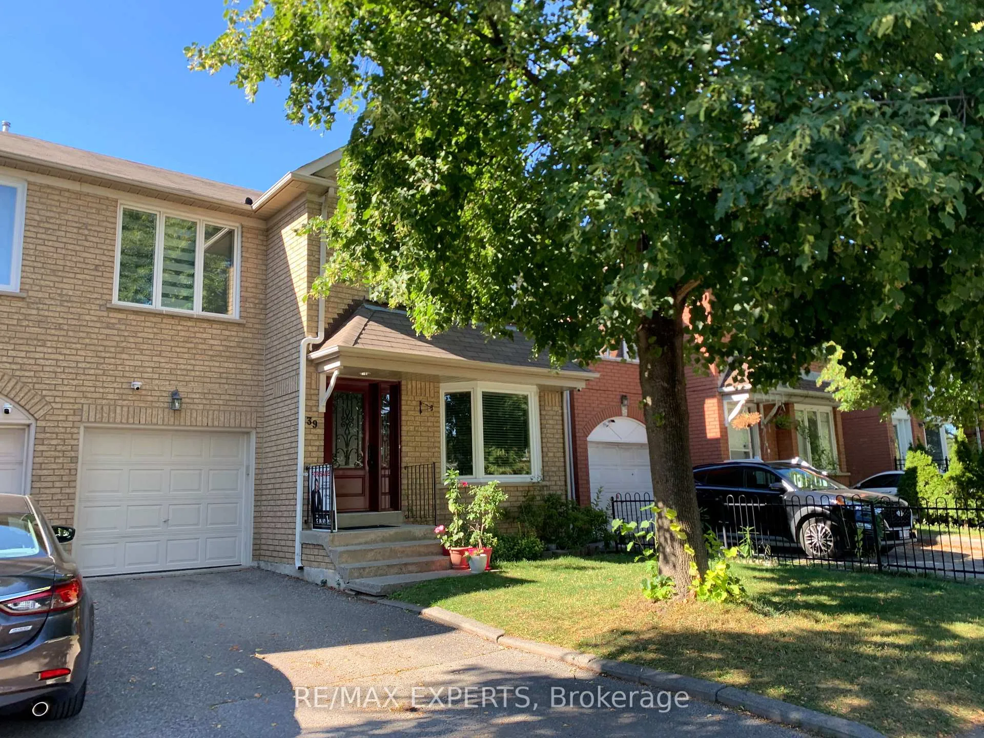 Front of 39 Softneedle Avenue