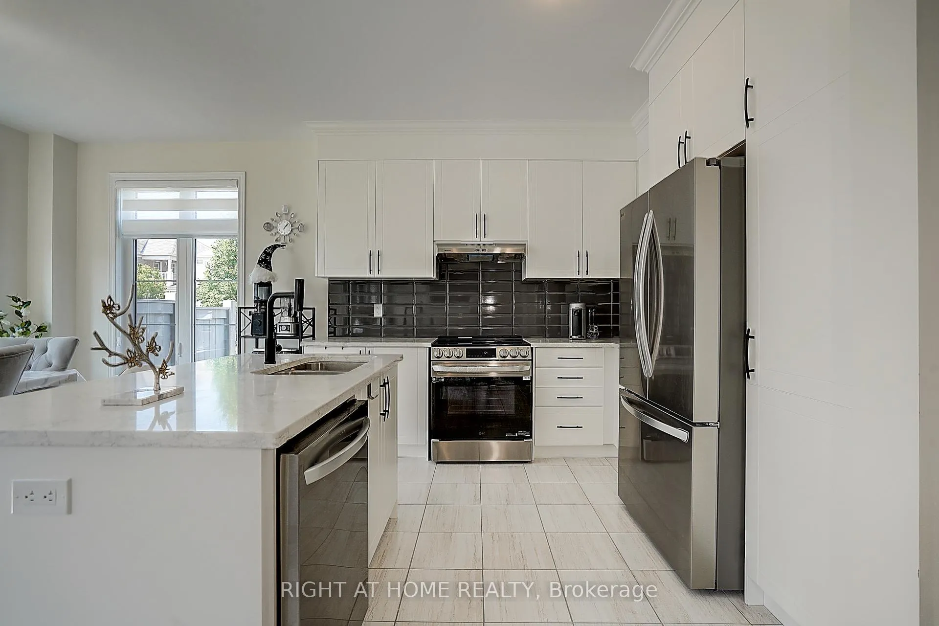 Photo 14 of 35 Bostock Drive, Georgina, Keswick South — HOMEH