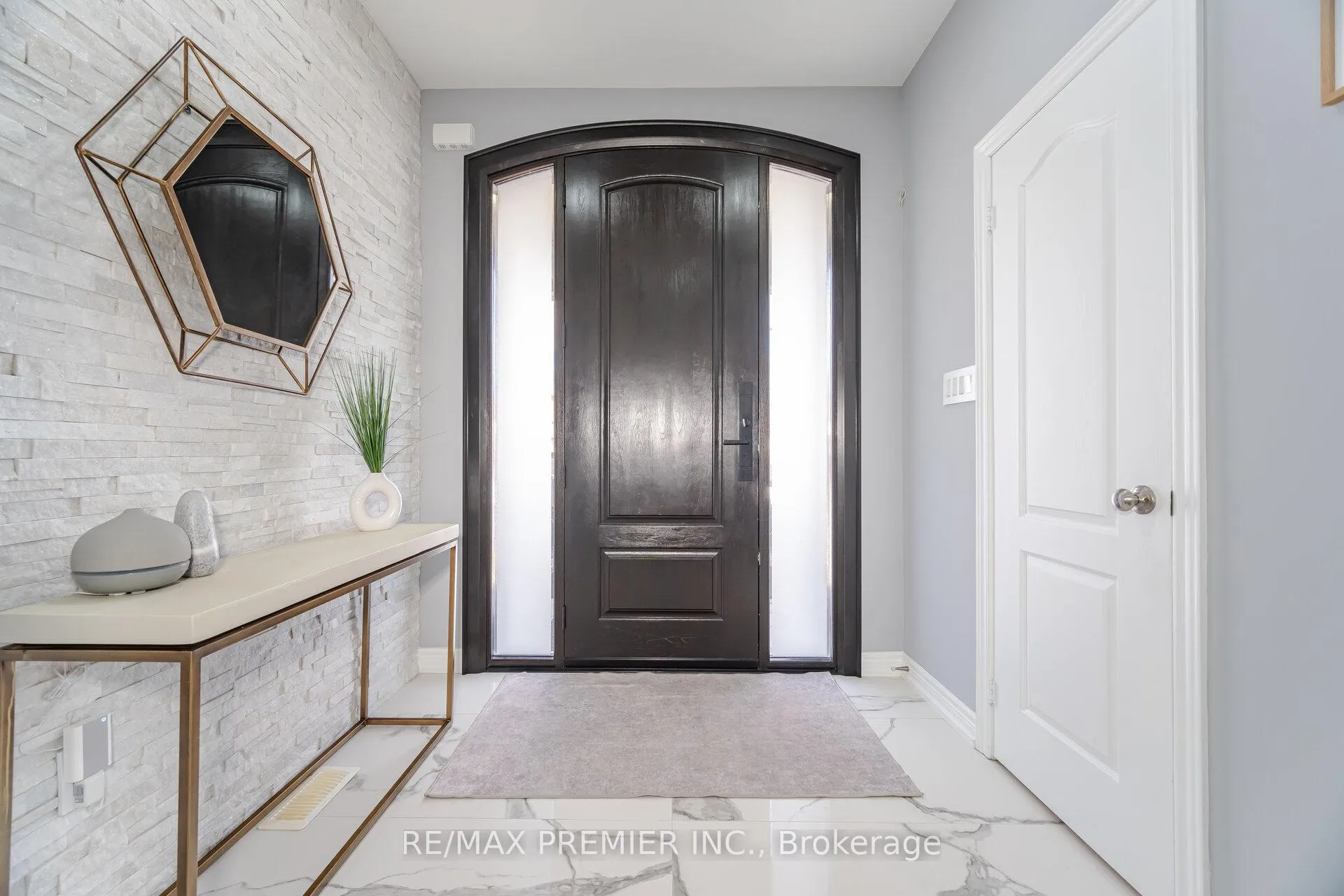 Photo 4 of 159 Lormel Gate, Vaughan, Vellore Village — HOMEH