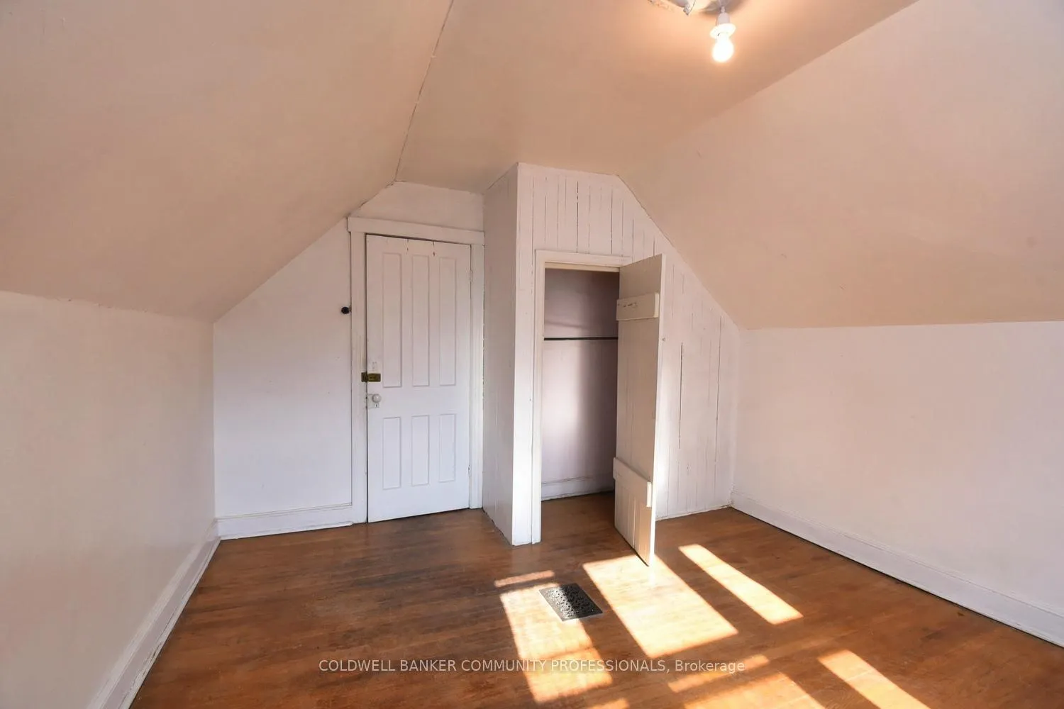 Photo 23 of 14 Spruceside Avenue, Hamilton, Kirkendall — HOMEH