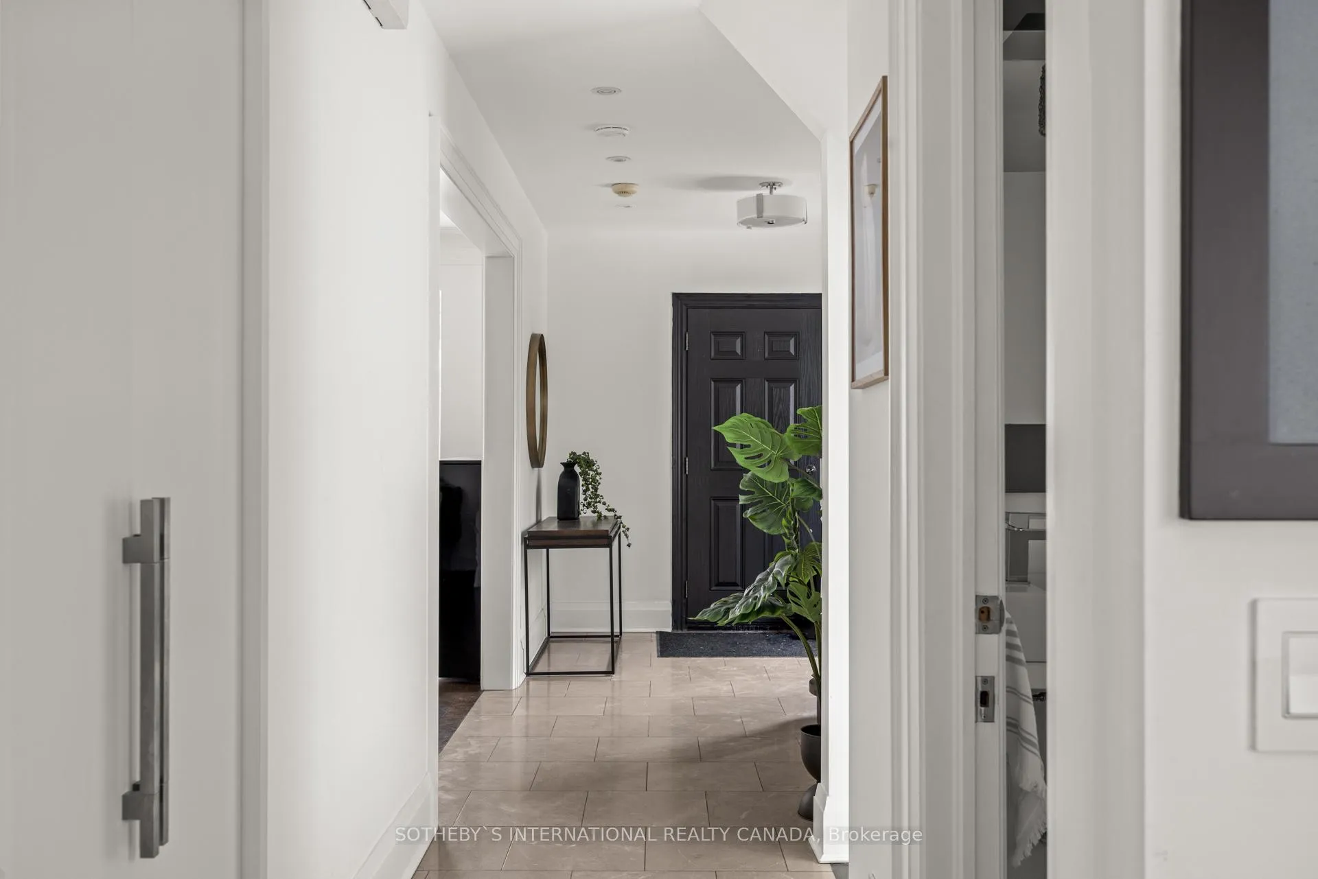 Photo 2 of 208 Hillhurst Boulevard, Toronto, Bedford Park-Nortown — HOMEH