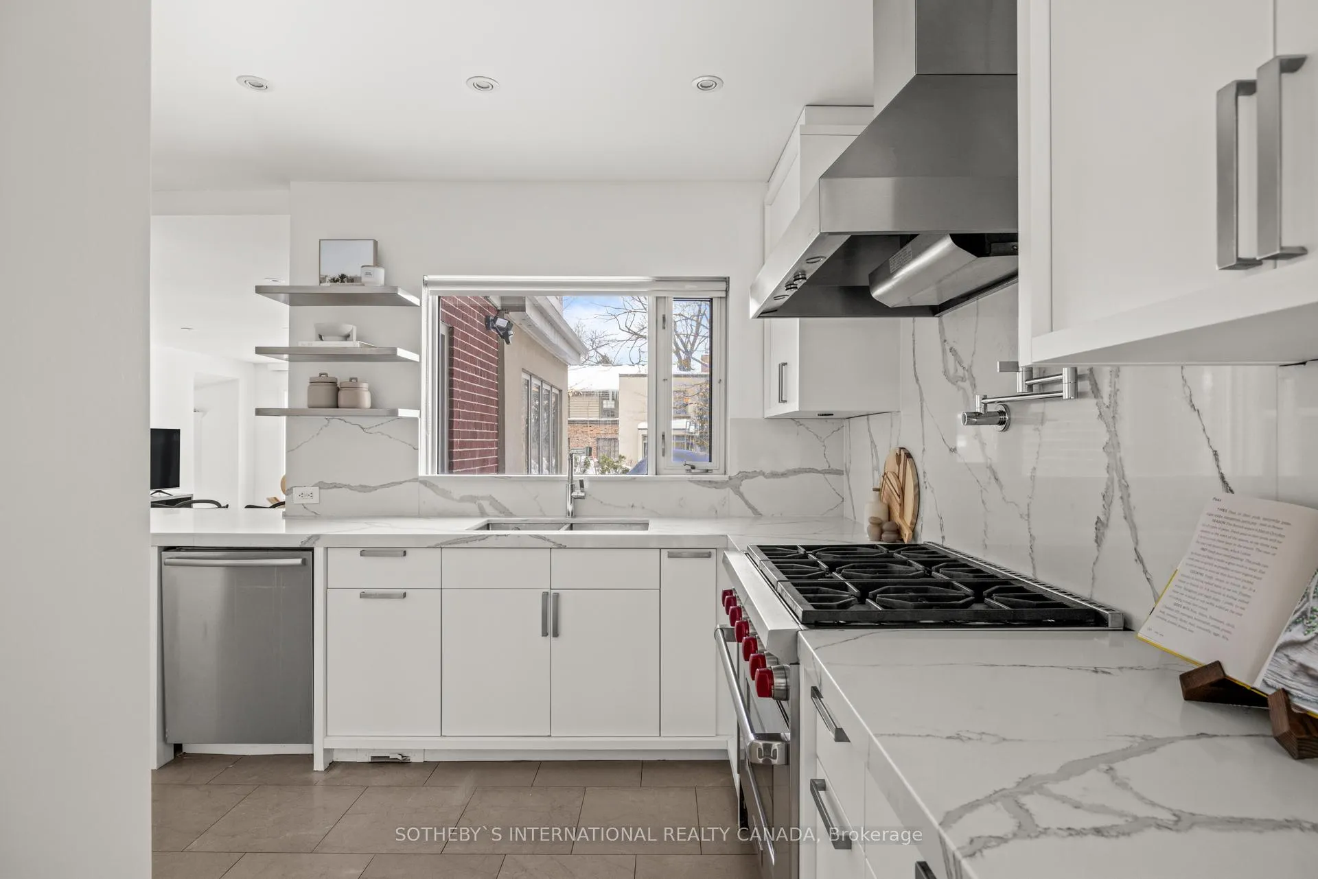Photo 11 of 208 Hillhurst Boulevard, Toronto, Bedford Park-Nortown — HOMEH