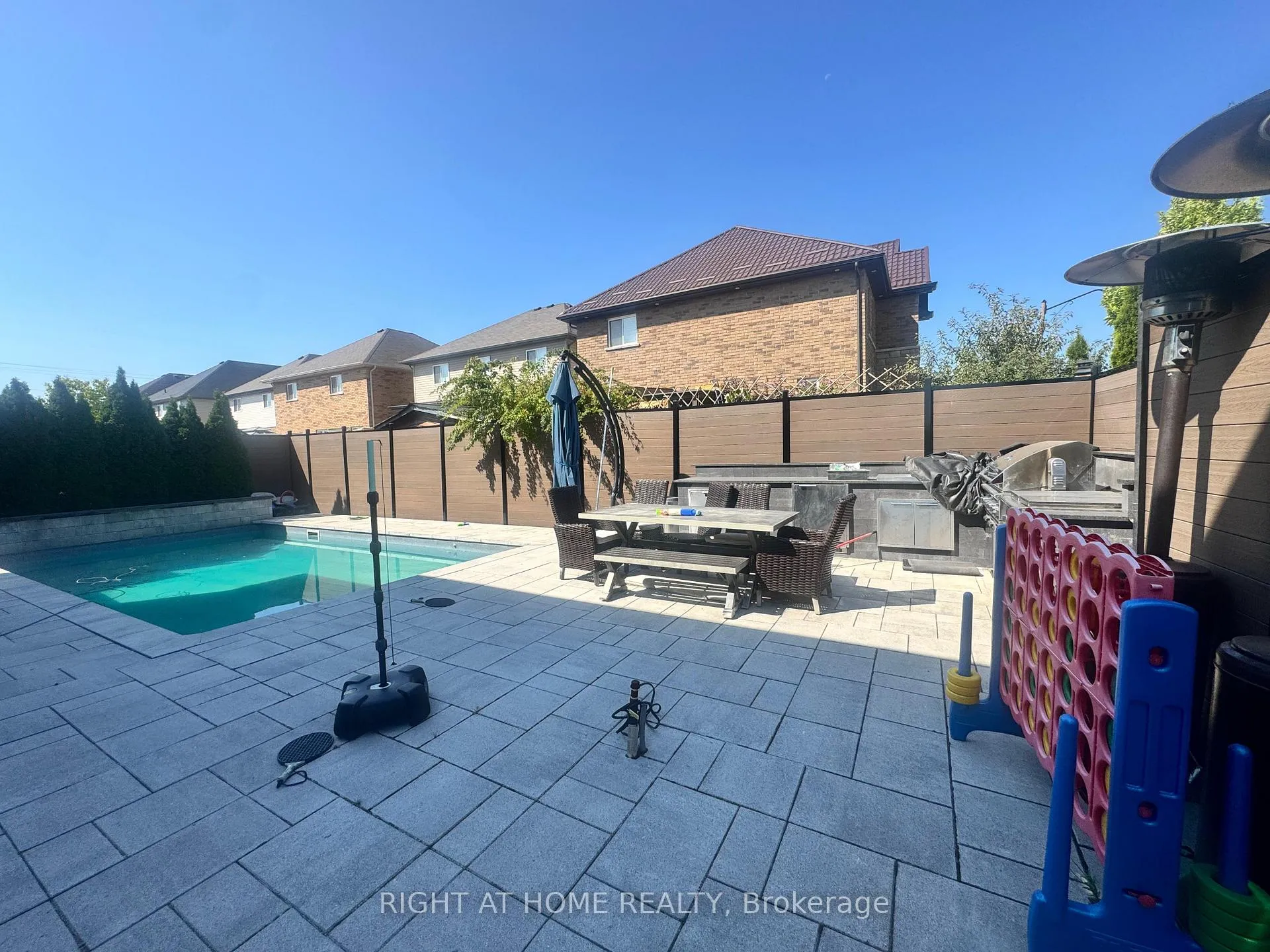 Photo 2 of 95 Hidden Ridge Crescent, Hamilton, Rural Glanbrook — HOMEH