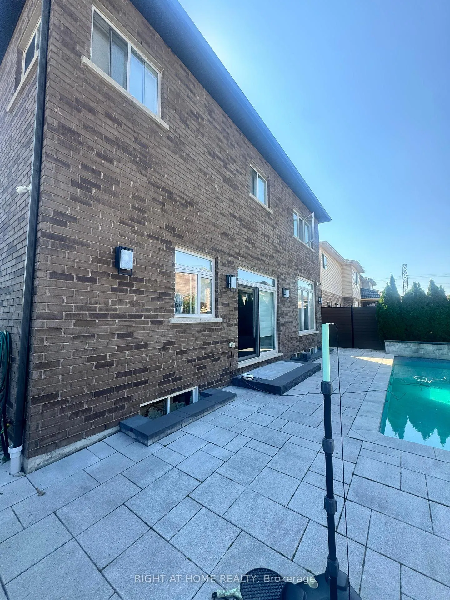 Photo 7 of 95 Hidden Ridge Crescent, Hamilton, Rural Glanbrook — HOMEH