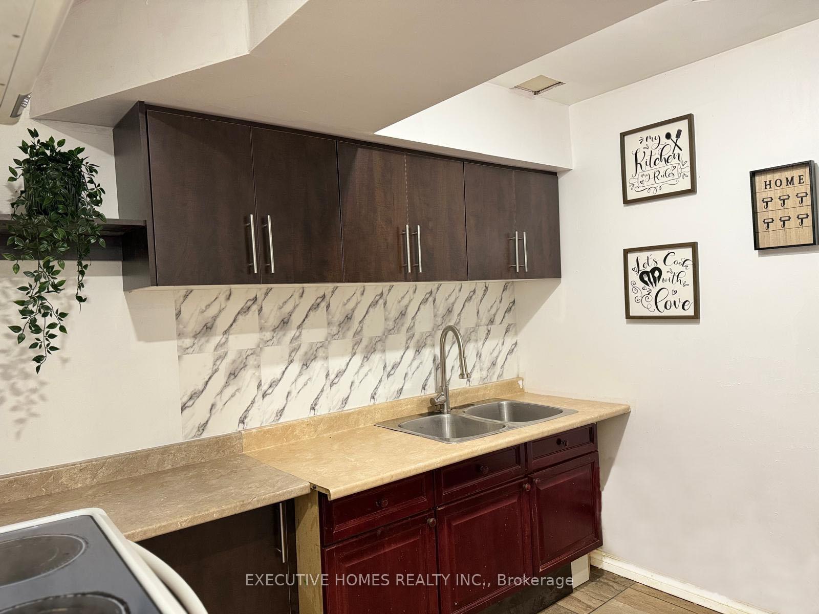Photo 2 of 10 Glenhill Drive, Barrie, Painswick South — HOMEH