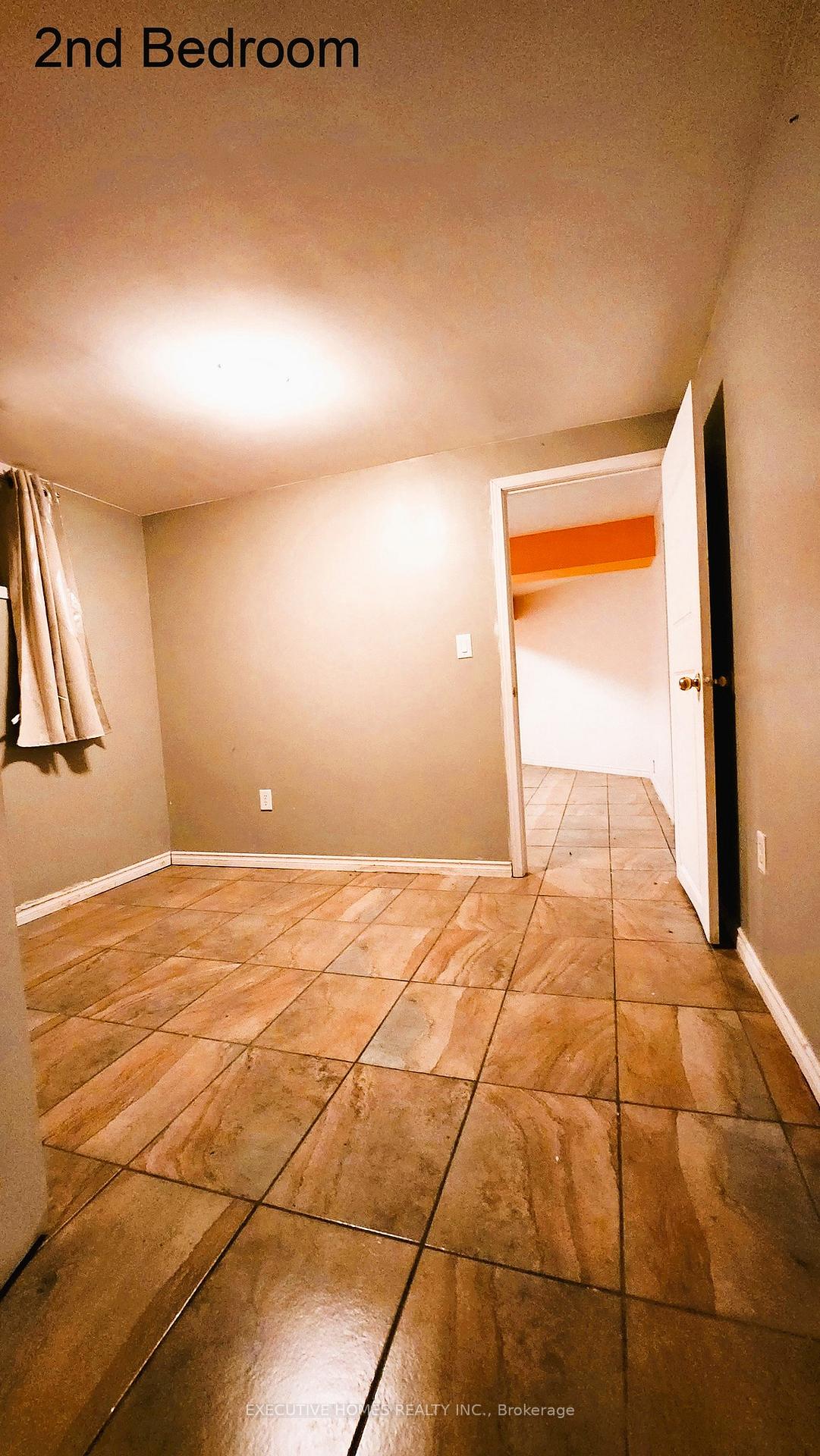 Photo 7 of 10 Glenhill Drive, Barrie, Painswick South — HOMEH