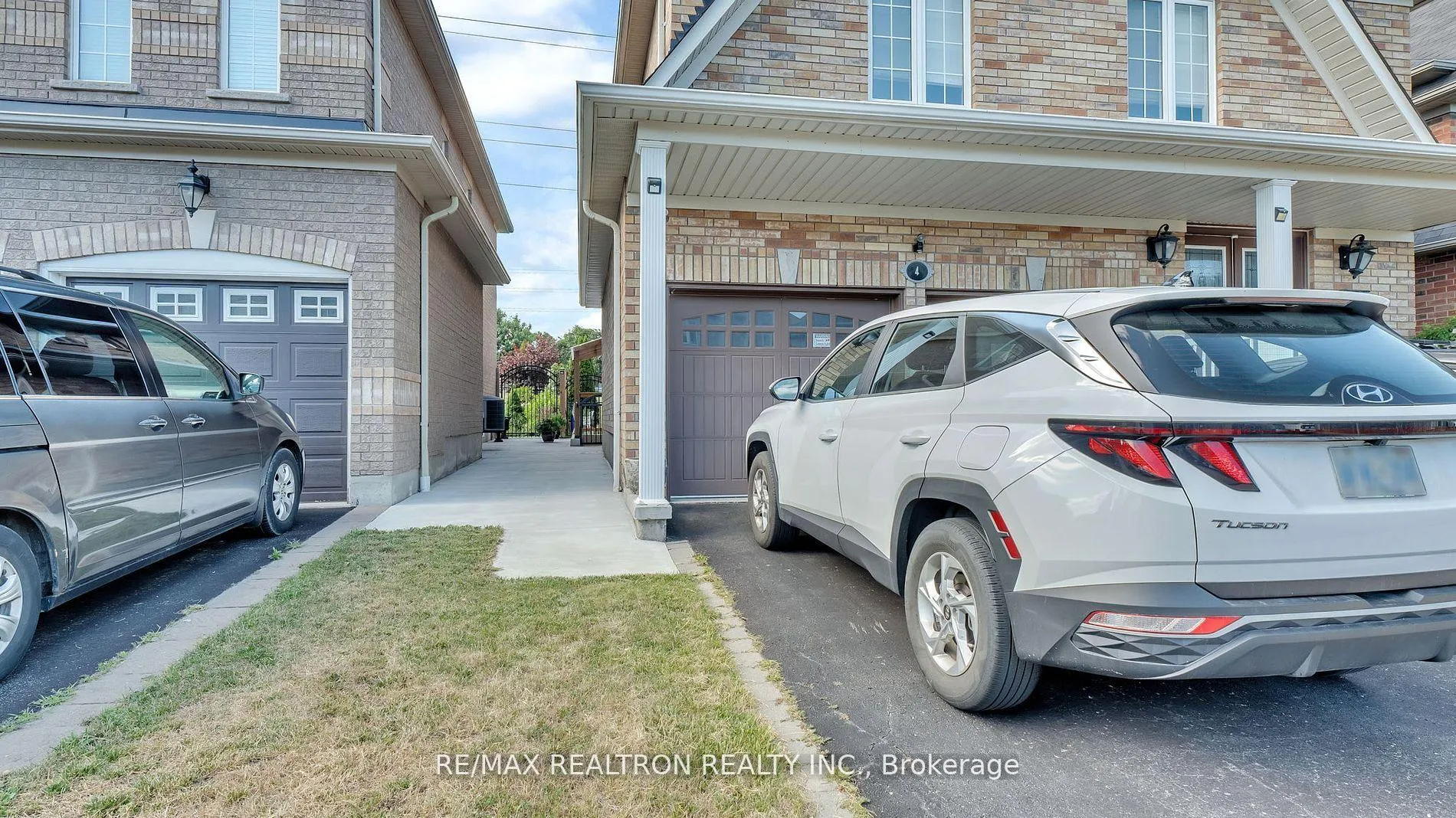Front of Unit Bsmt, 4 Oceanpearl Crescent