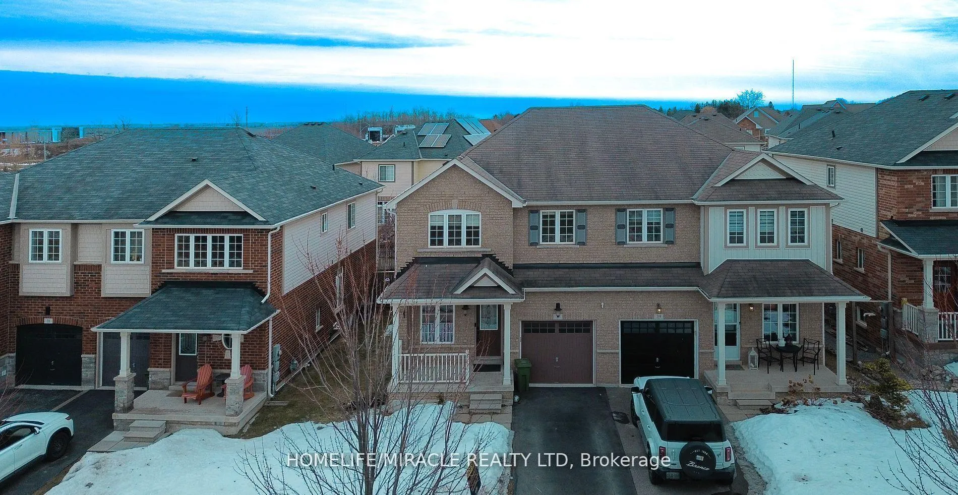 Photo 2 of 37 Sadielou Boulevard, Hamilton, Waterdown — HOMEH