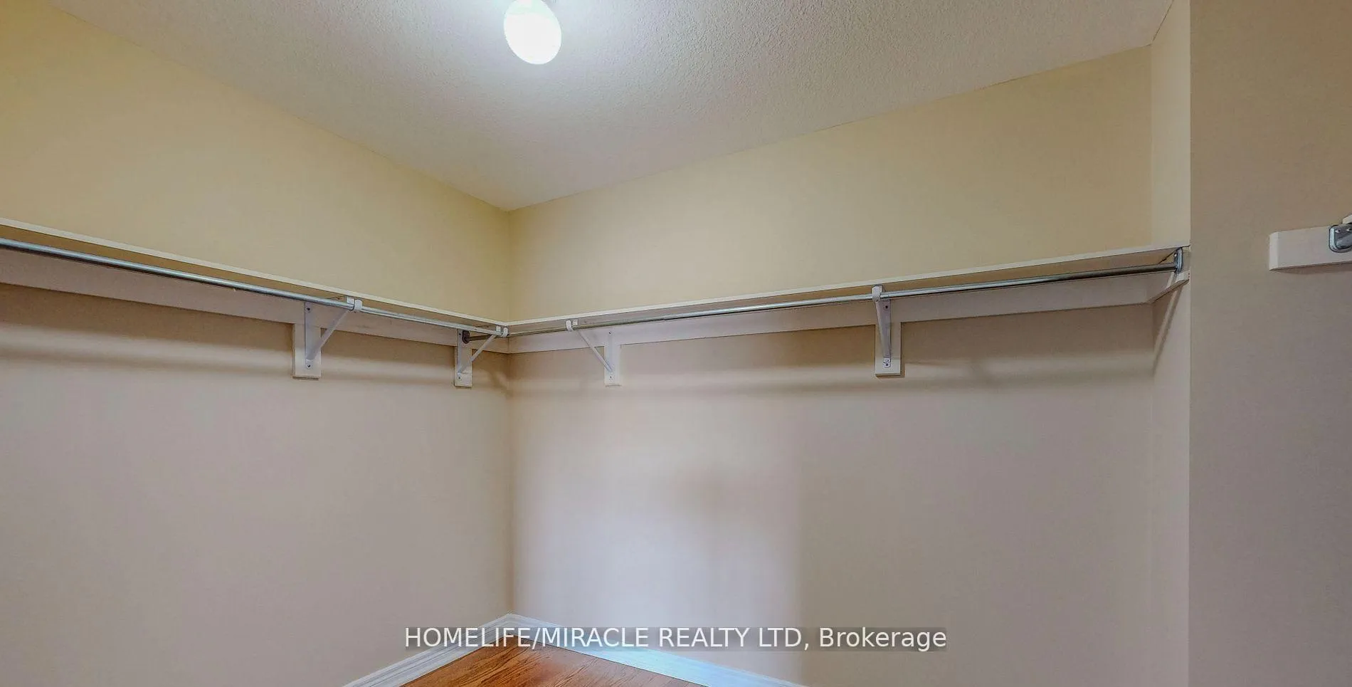 Photo 6 of 37 Sadielou Boulevard, Hamilton, Waterdown — HOMEH