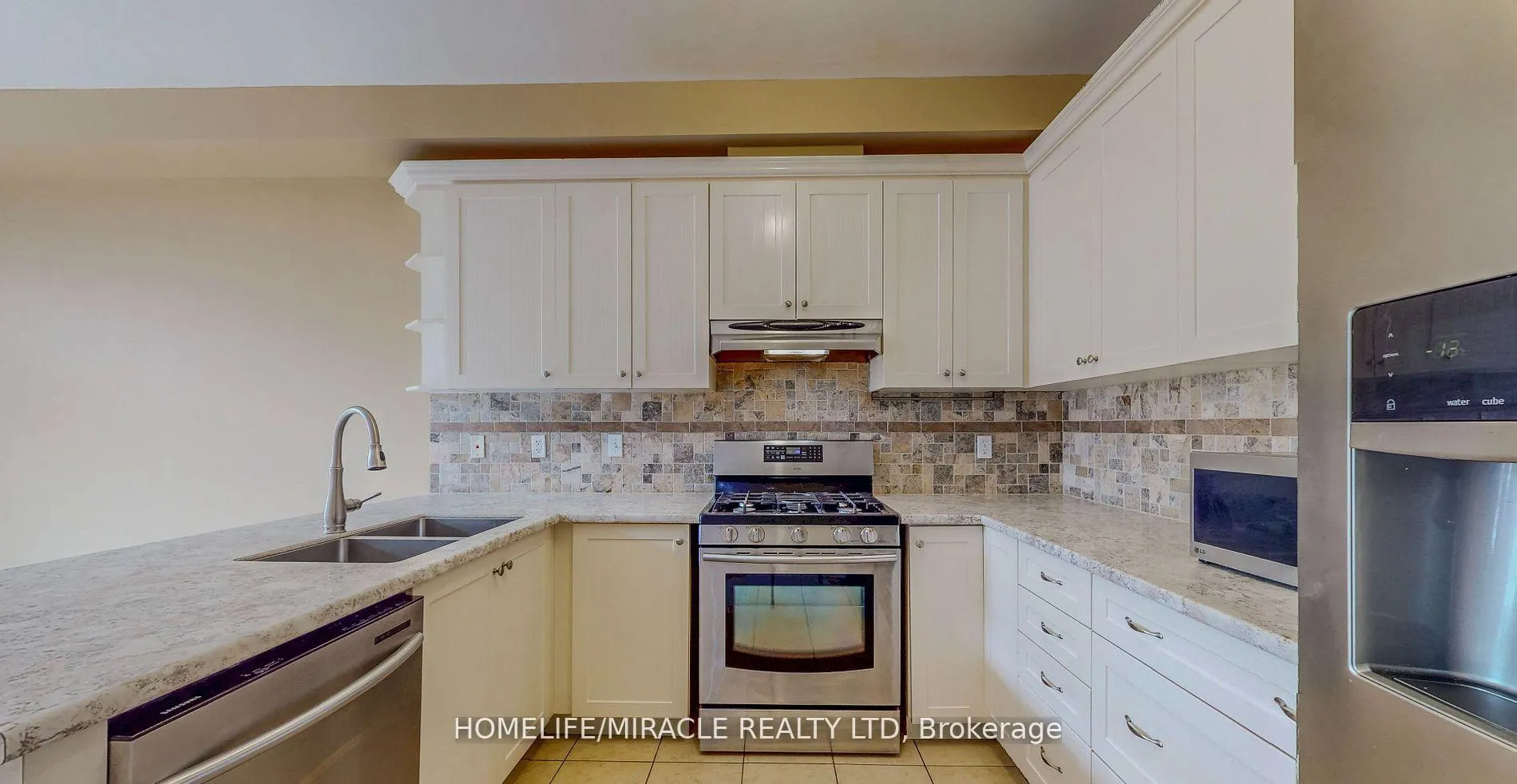Photo 12 of 37 Sadielou Boulevard, Hamilton, Waterdown — HOMEH