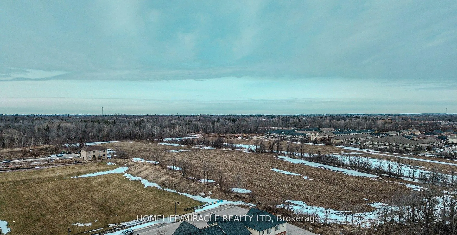 Photo 18 of 37 Sadielou Boulevard, Hamilton, Waterdown — HOMEH