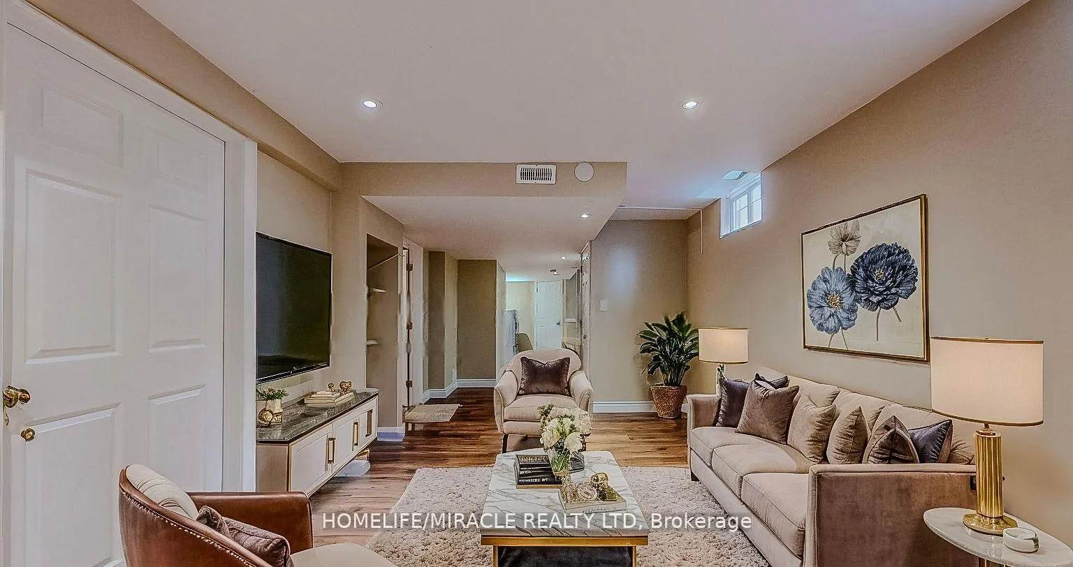 Photo 21 of 37 Sadielou Boulevard, Hamilton, Waterdown — HOMEH