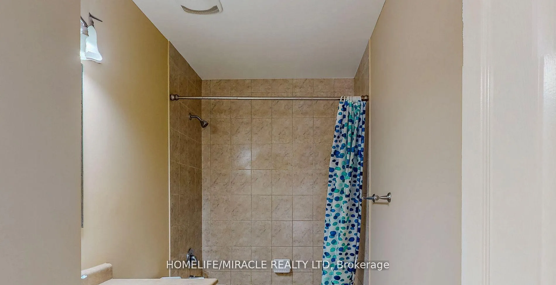 Photo 23 of 37 Sadielou Boulevard, Hamilton, Waterdown — HOMEH