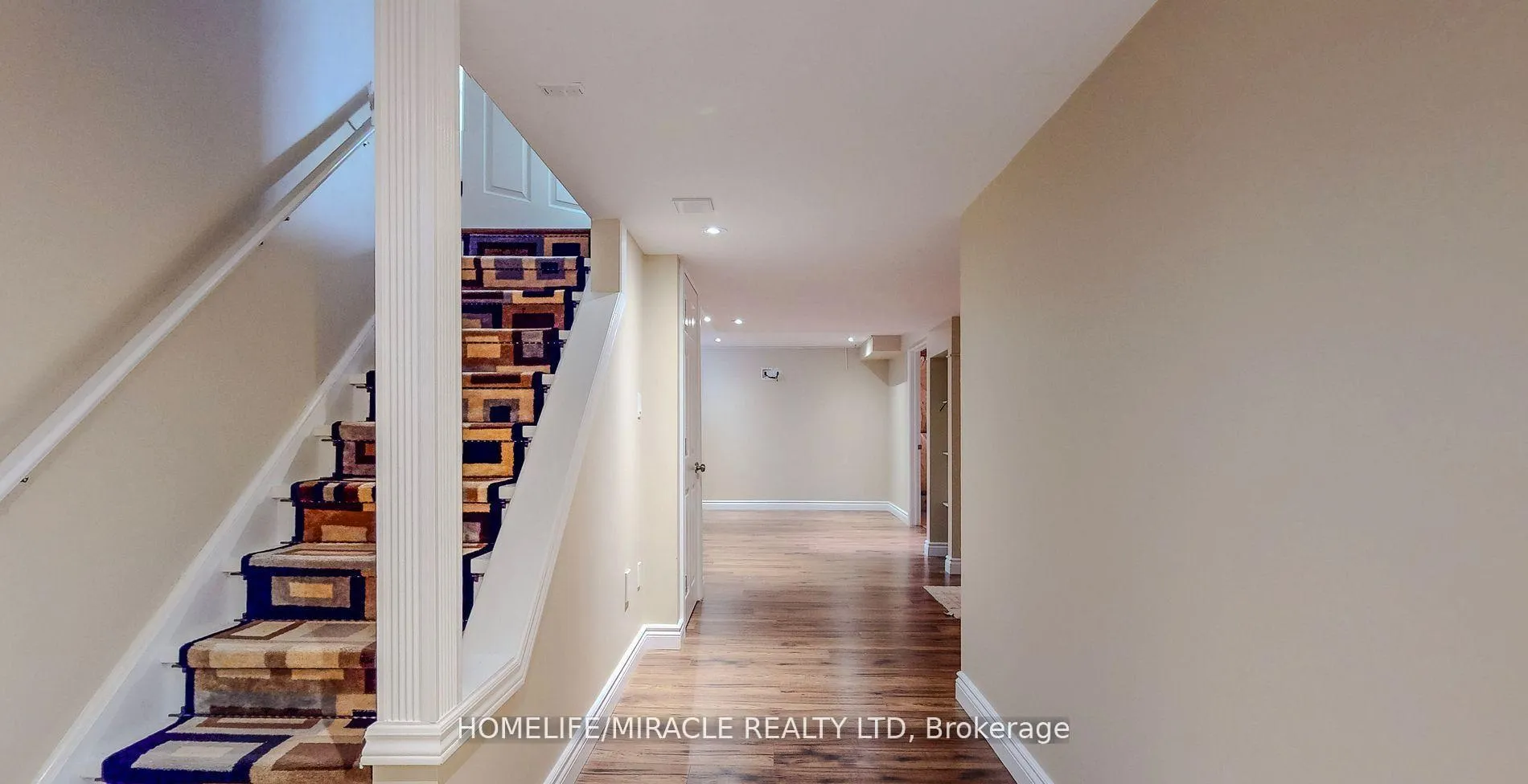 Photo 25 of 37 Sadielou Boulevard, Hamilton, Waterdown — HOMEH