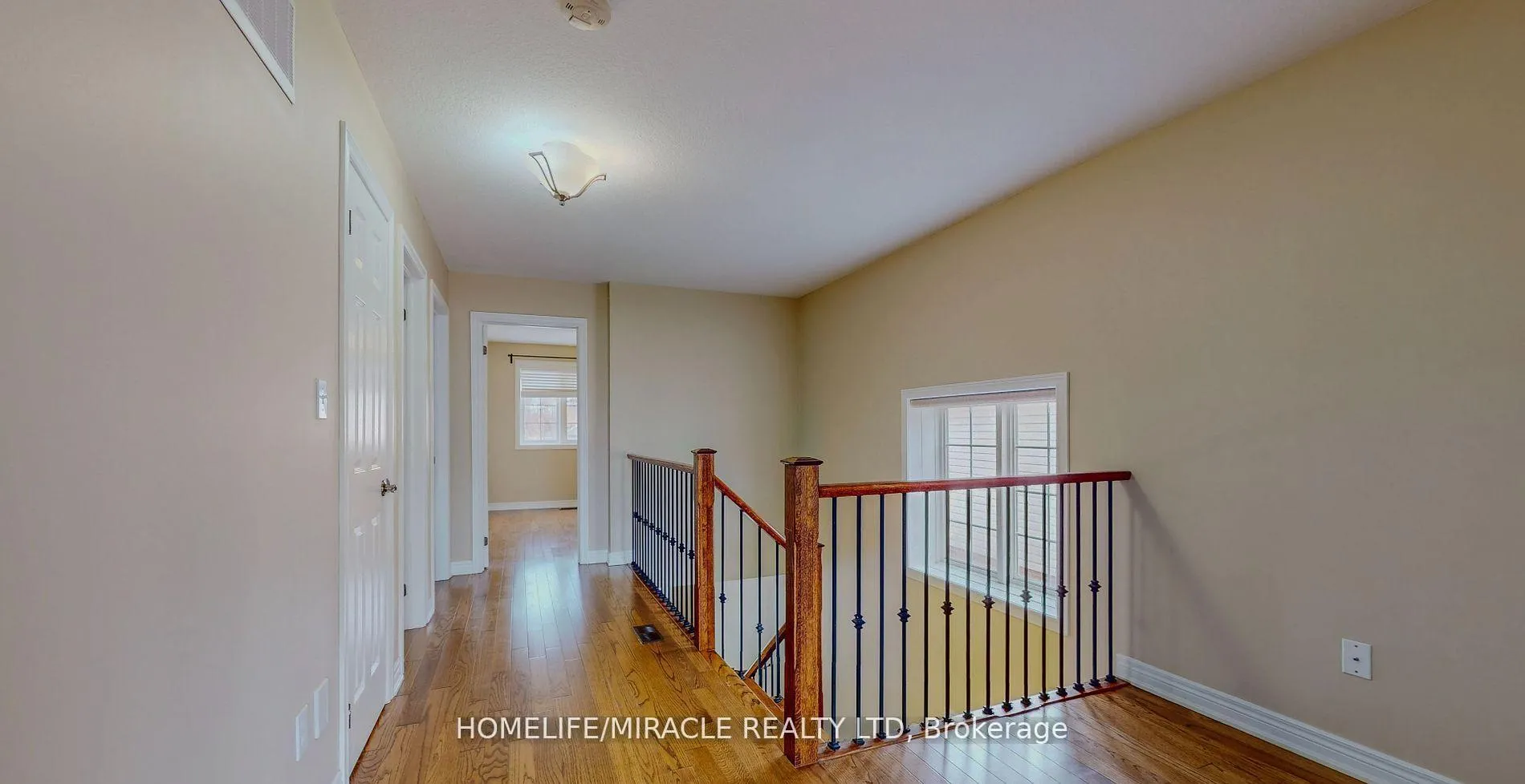 Photo 27 of 37 Sadielou Boulevard, Hamilton, Waterdown — HOMEH
