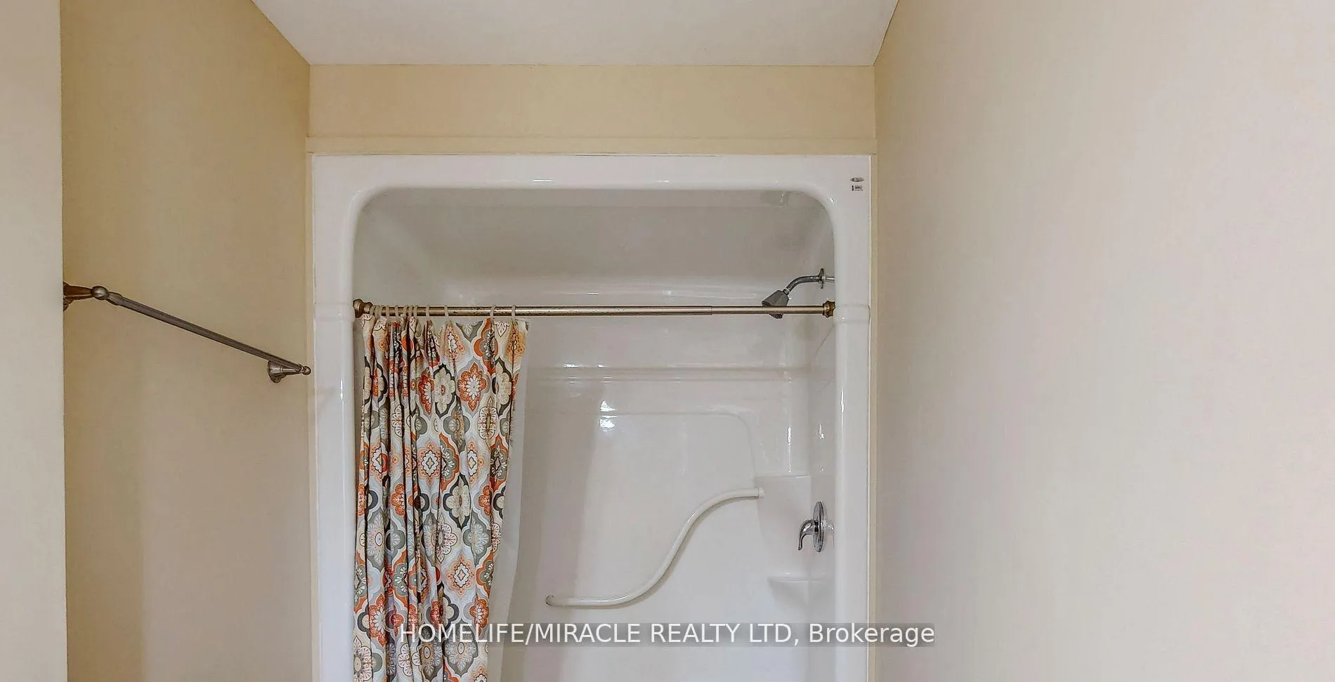 Photo 34 of 37 Sadielou Boulevard, Hamilton, Waterdown — HOMEH