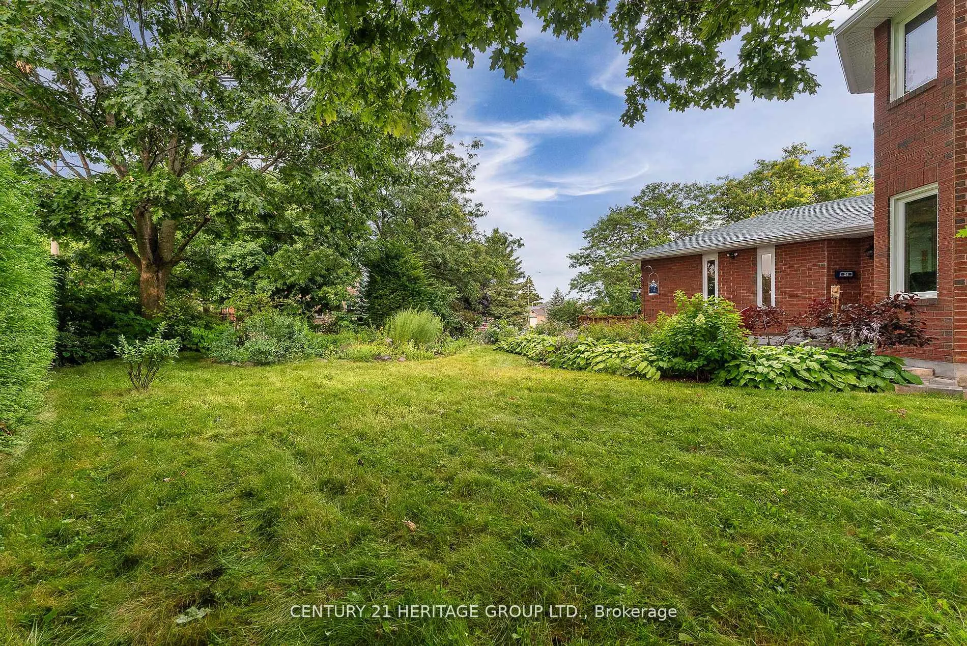 Photo 4 of 28 Balliston Road, Barrie, West Bayfield — HOMEH