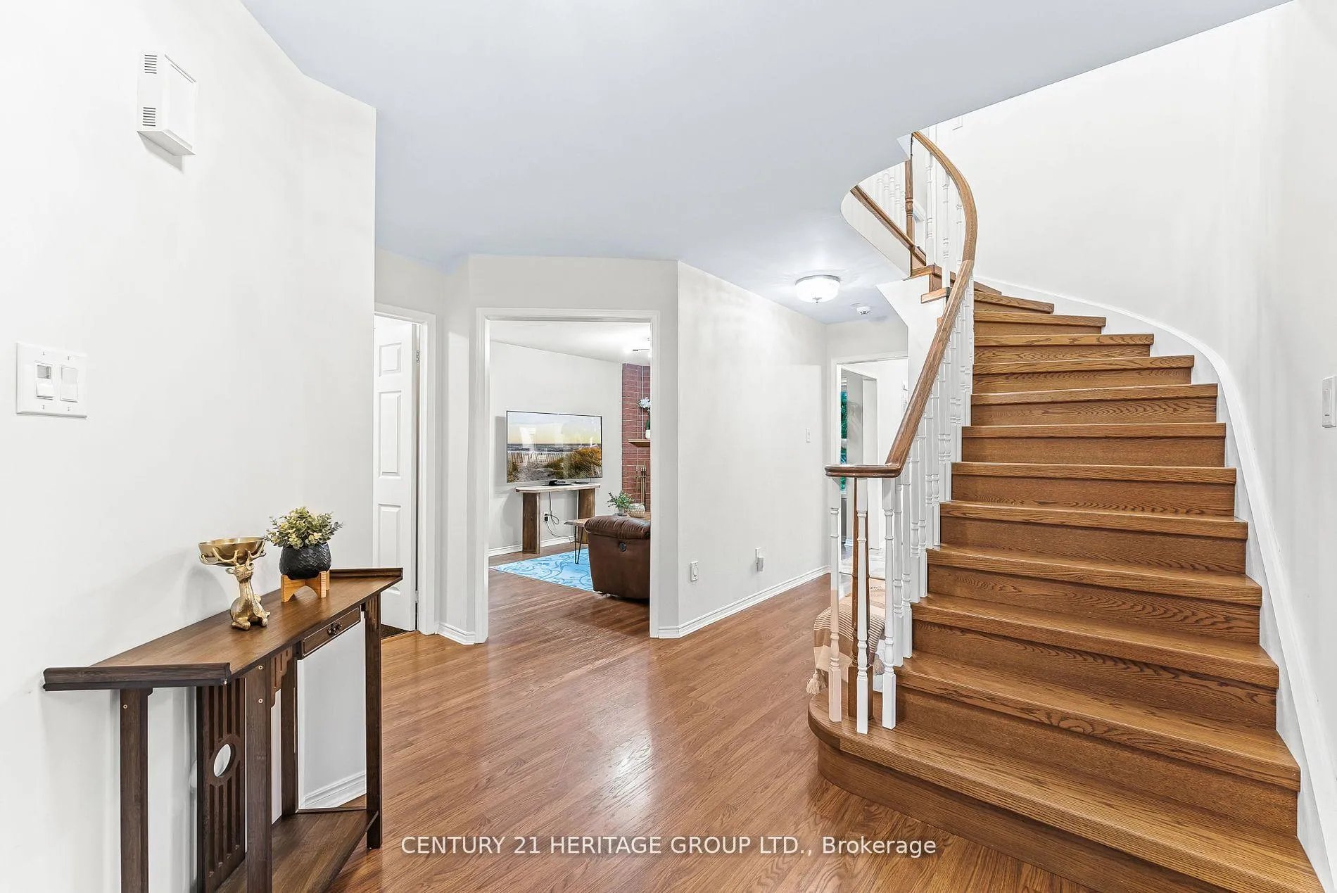 Photo 6 of 28 Balliston Road, Barrie, West Bayfield — HOMEH