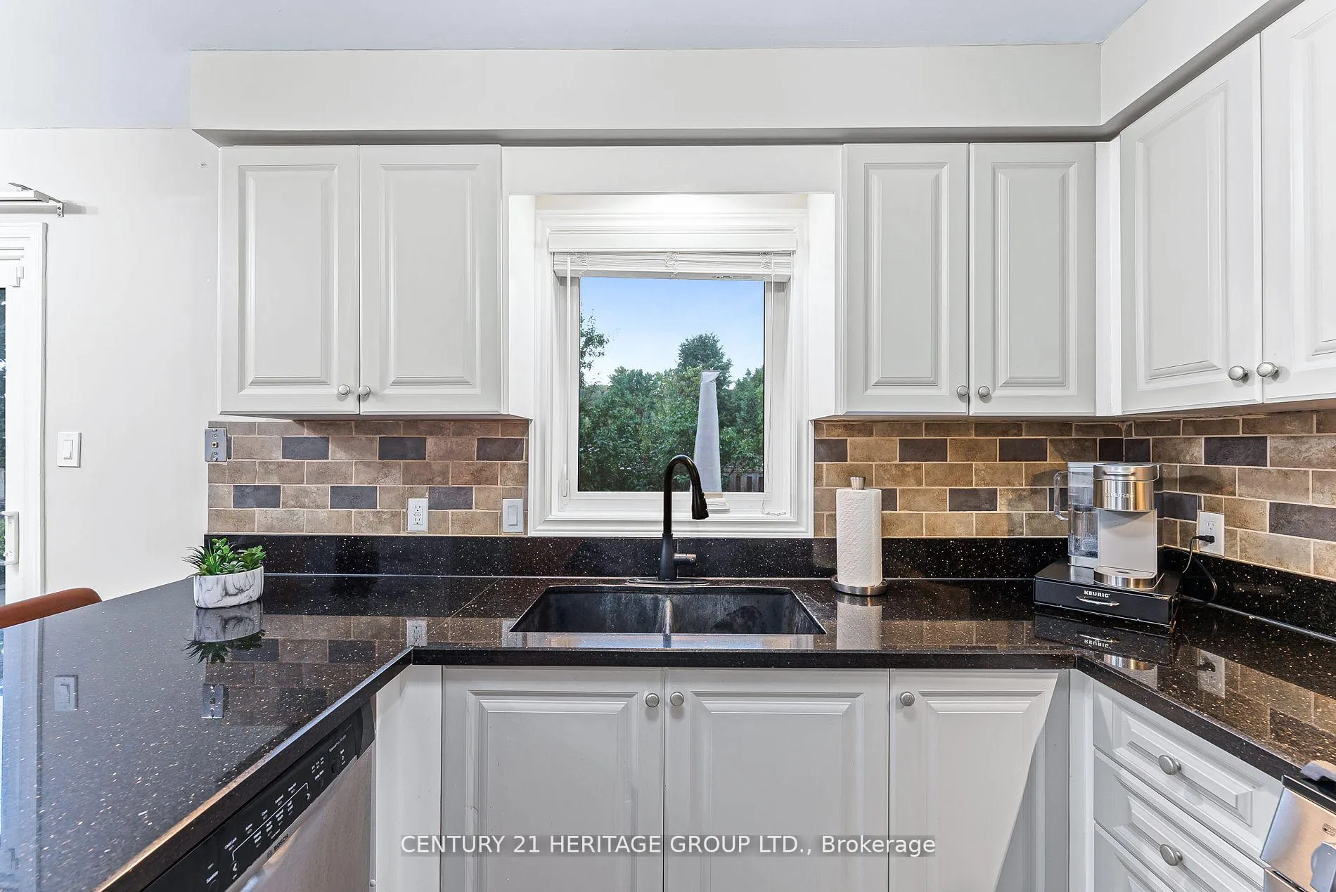 Photo 13 of 28 Balliston Road, Barrie, West Bayfield — HOMEH