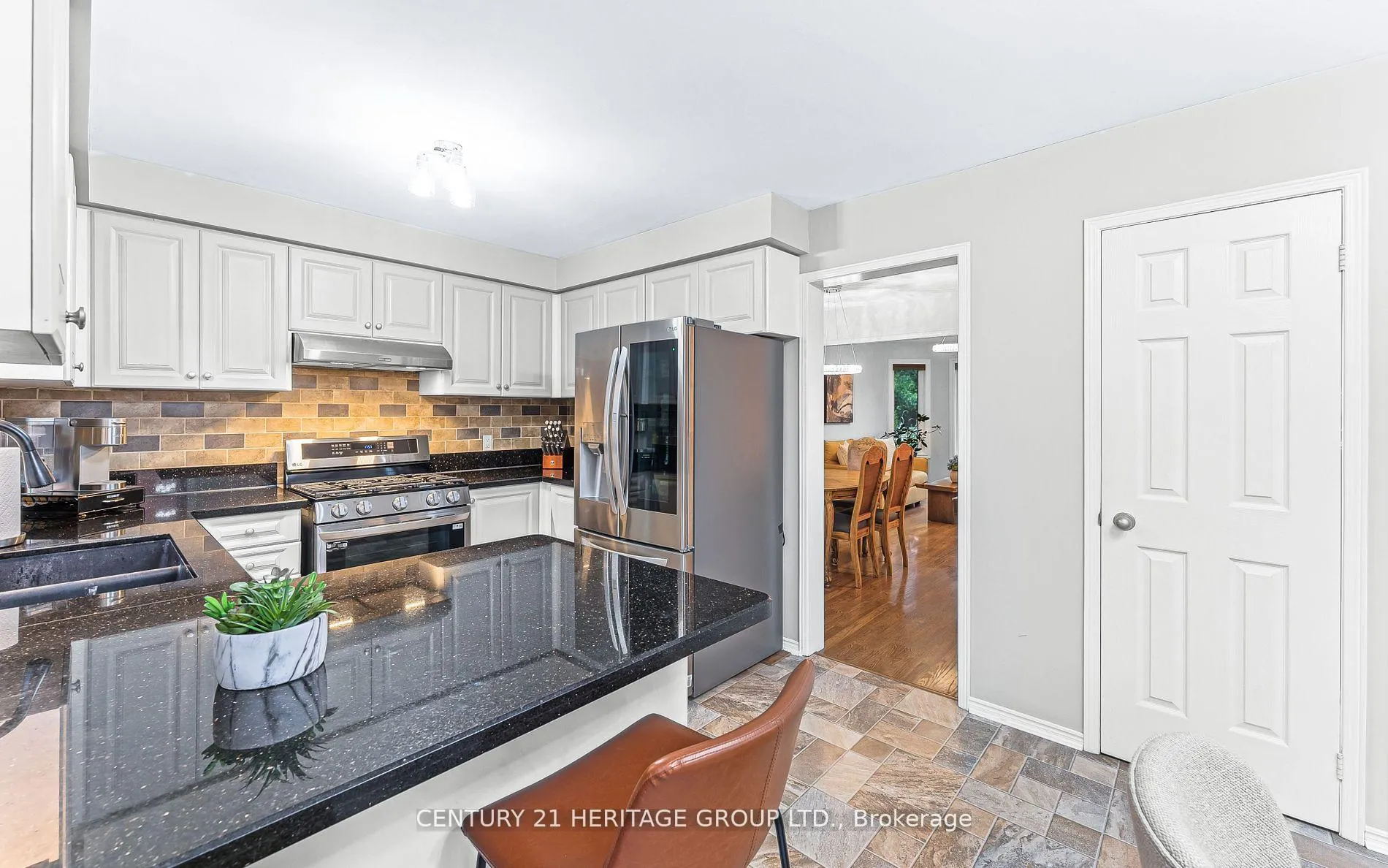 Photo 15 of 28 Balliston Road, Barrie, West Bayfield — HOMEH