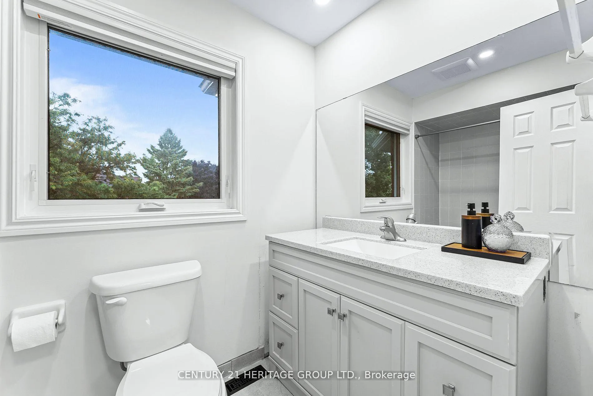 Photo 31 of 28 Balliston Road, Barrie, West Bayfield — HOMEH