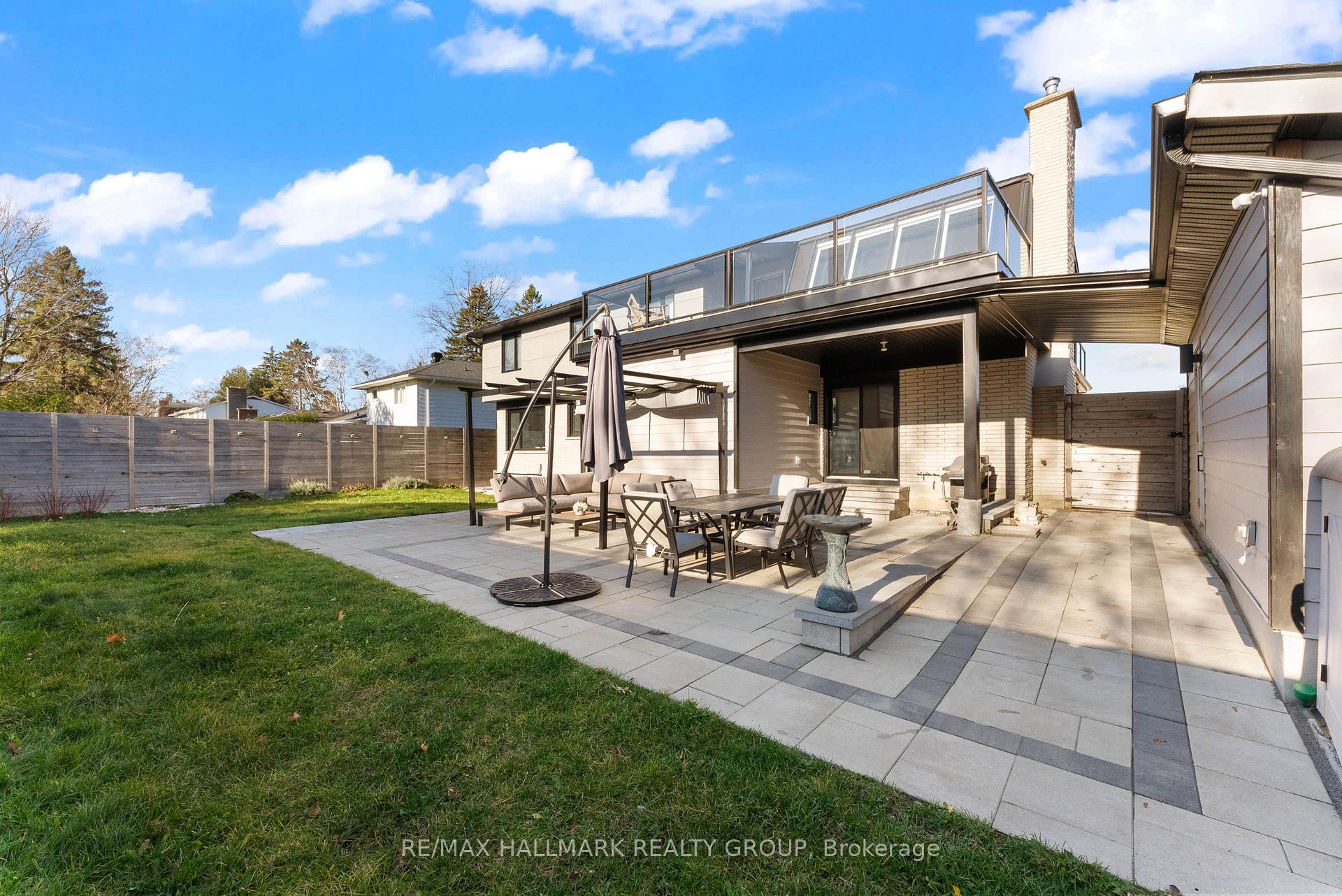 Photo 4 of 2 St. Remy Drive, Ottawa, Barrhaven - Pheasant Run — HOMEH