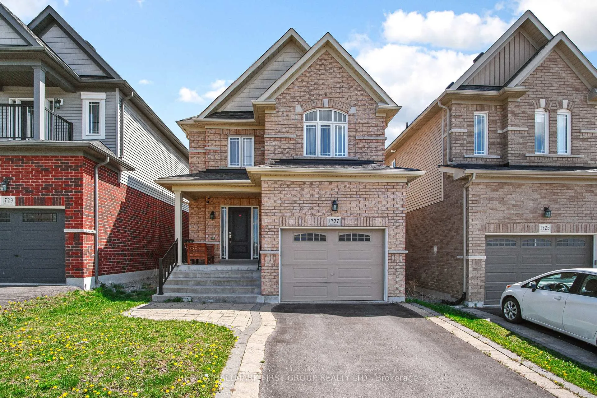 Photo 3 of 1727 Silverstone Crescent, Oshawa, Samac — HOMEH