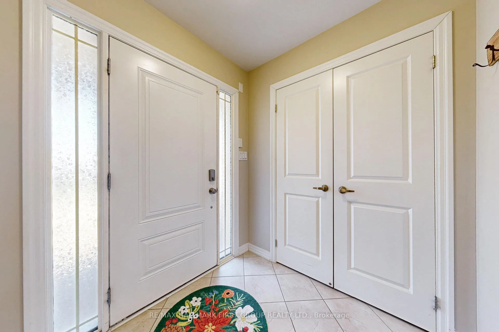 Photo 4 of 1727 Silverstone Crescent, Oshawa, Samac — HOMEH