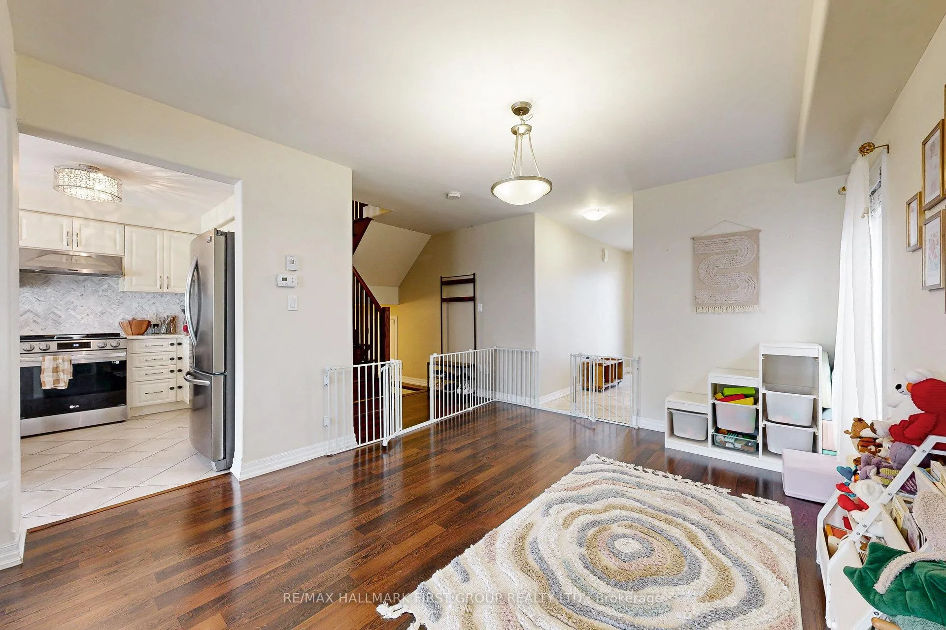 Photo 7 of 1727 Silverstone Crescent, Oshawa, Samac — HOMEH