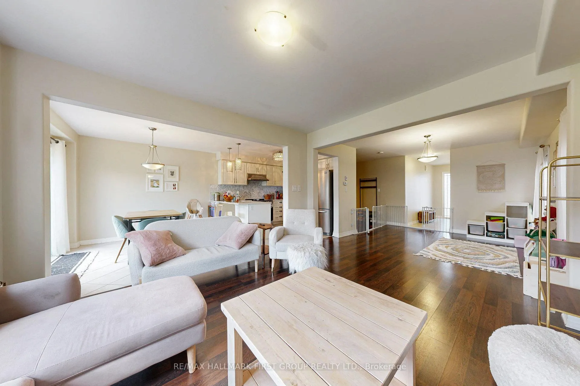 Photo 11 of 1727 Silverstone Crescent, Oshawa, Samac — HOMEH