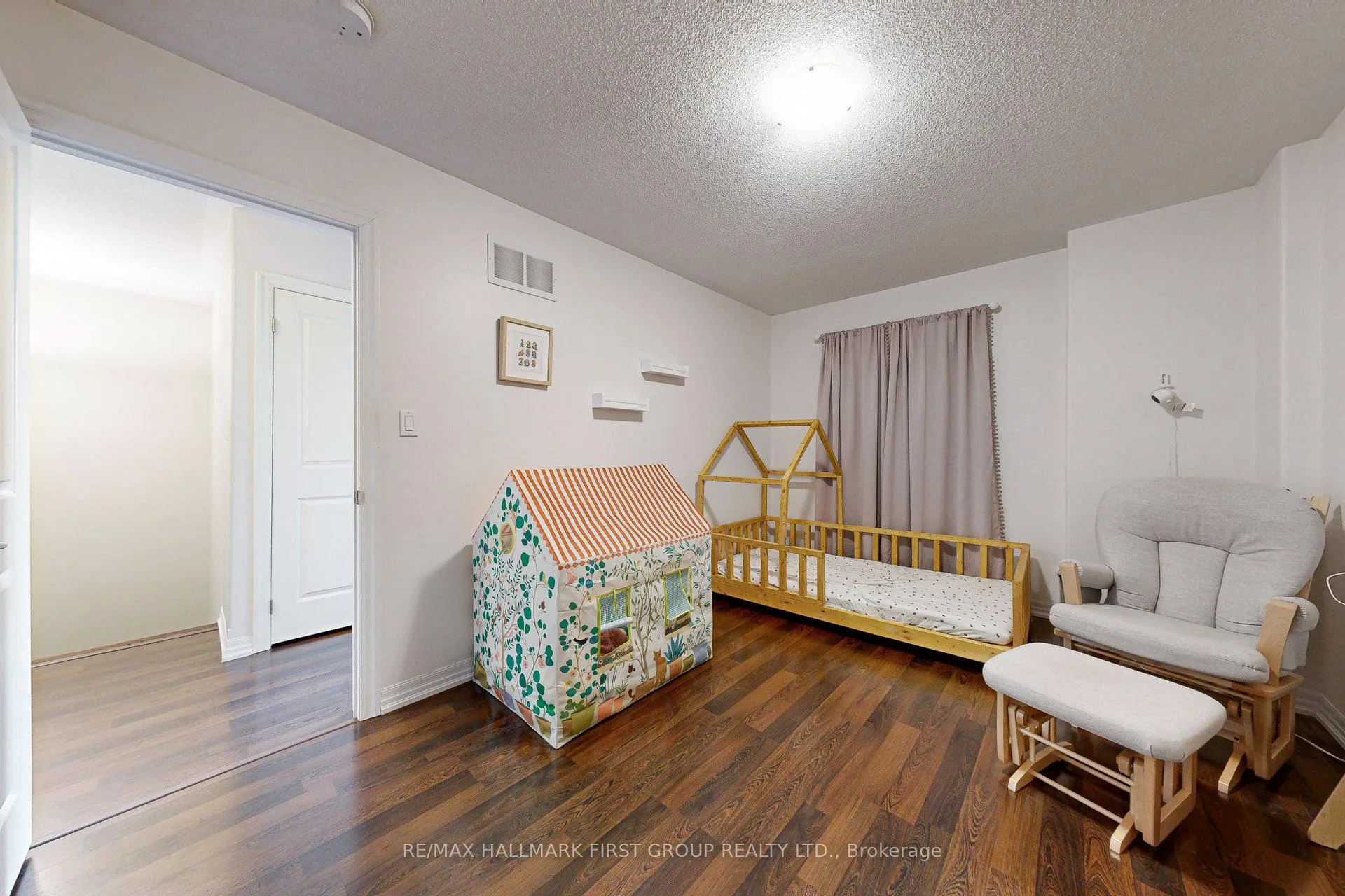 Photo 24 of 1727 Silverstone Crescent, Oshawa, Samac — HOMEH