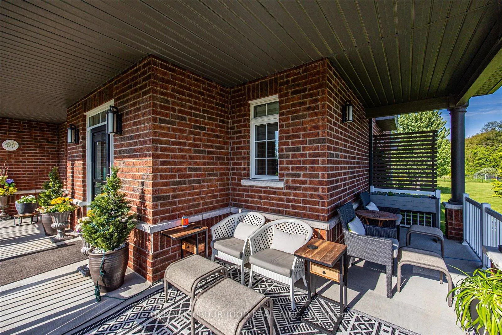 Photo 3 of 27 Charles Tilley Crescent, Clarington, Rural Clarington — HOMEH