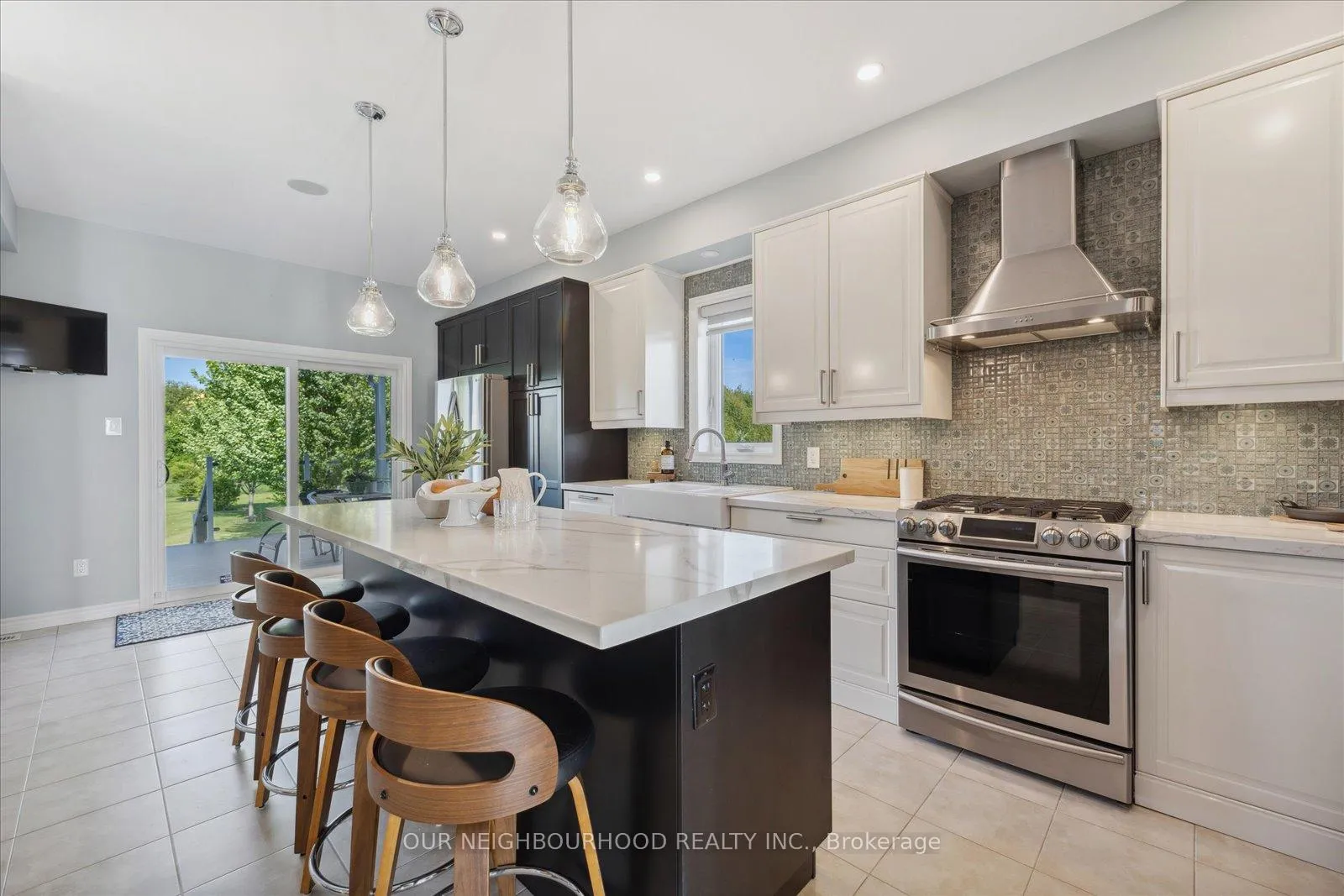 Photo 6 of 27 Charles Tilley Crescent, Clarington, Rural Clarington — HOMEH