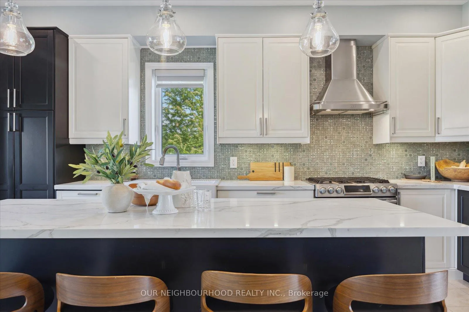 Photo 7 of 27 Charles Tilley Crescent, Clarington, Rural Clarington — HOMEH