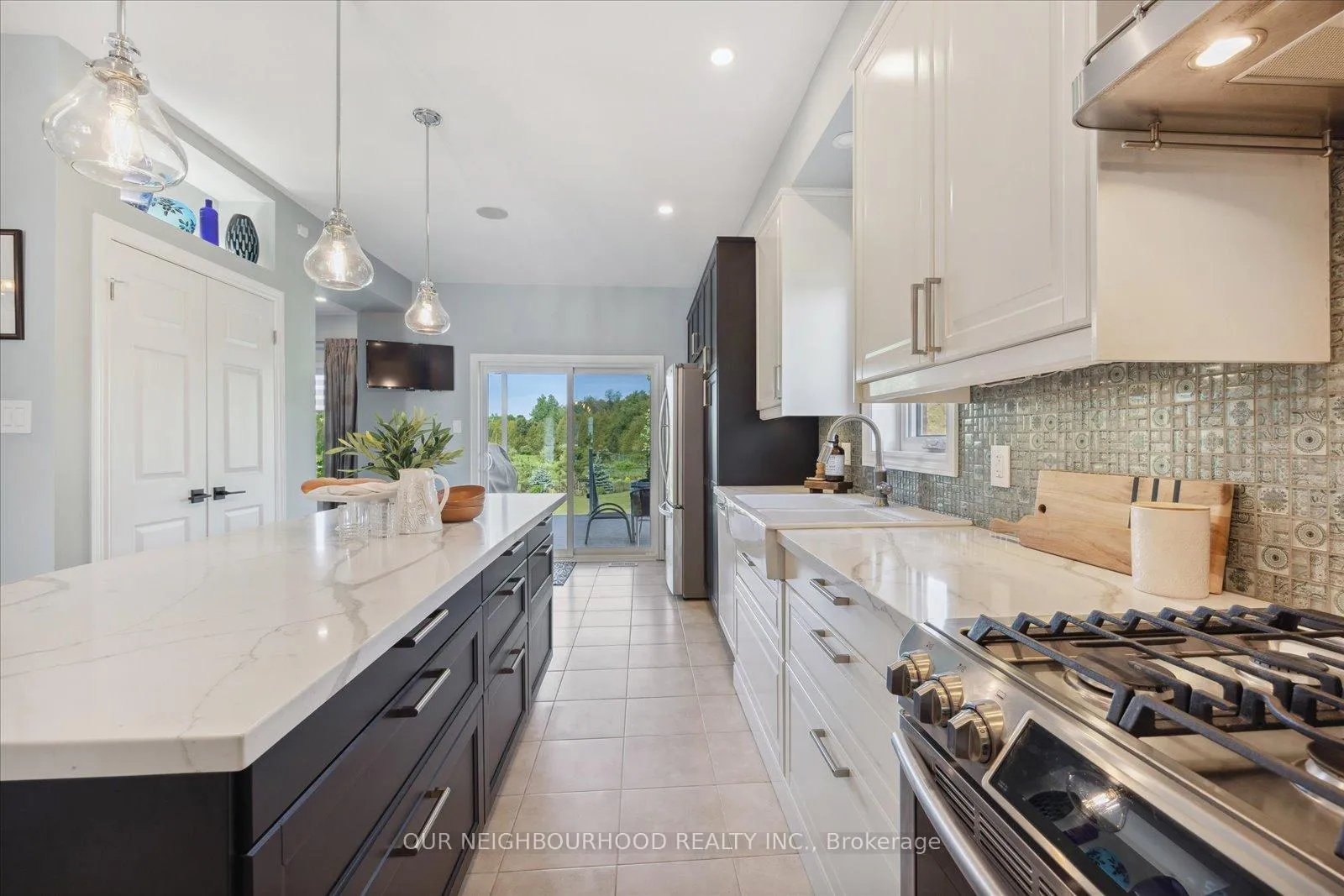 Photo 8 of 27 Charles Tilley Crescent, Clarington, Rural Clarington — HOMEH