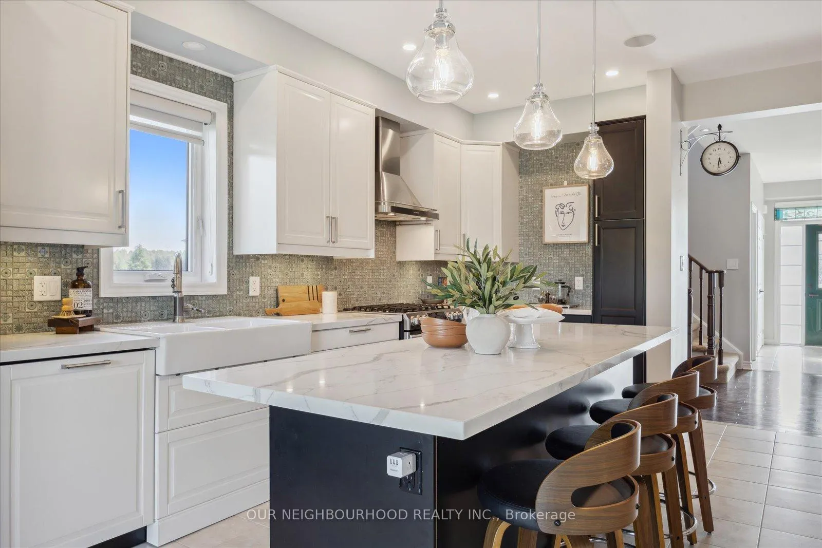 Photo 10 of 27 Charles Tilley Crescent, Clarington, Rural Clarington — HOMEH