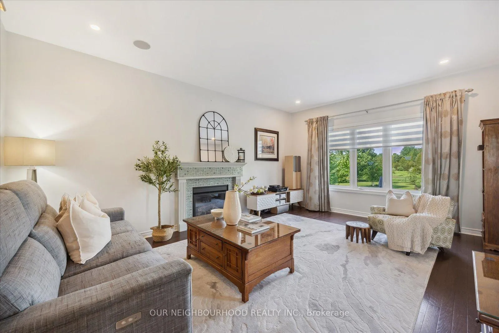 Photo 13 of 27 Charles Tilley Crescent, Clarington, Rural Clarington — HOMEH