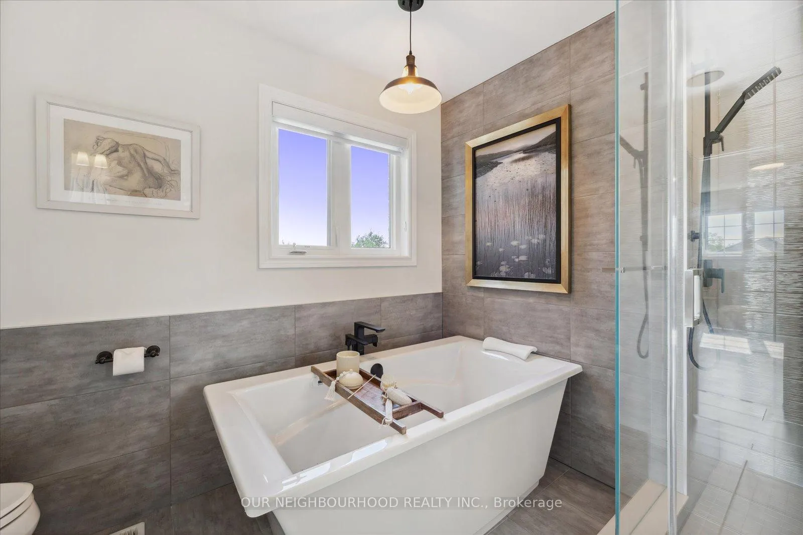 Photo 19 of 27 Charles Tilley Crescent, Clarington, Rural Clarington — HOMEH